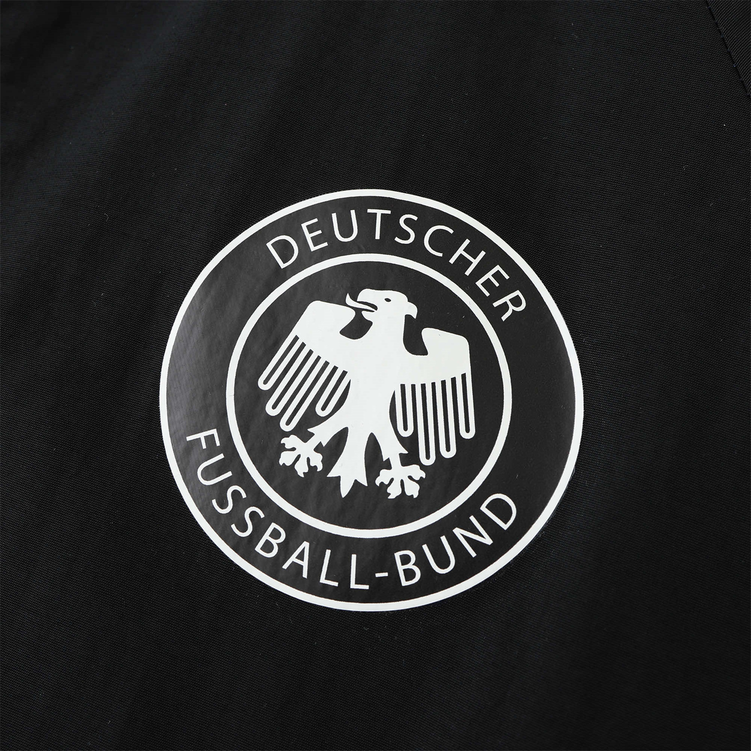 TKH-turbokithub-Retro Germany 1990 Double Sided Reversible Windbreaker - White & Black