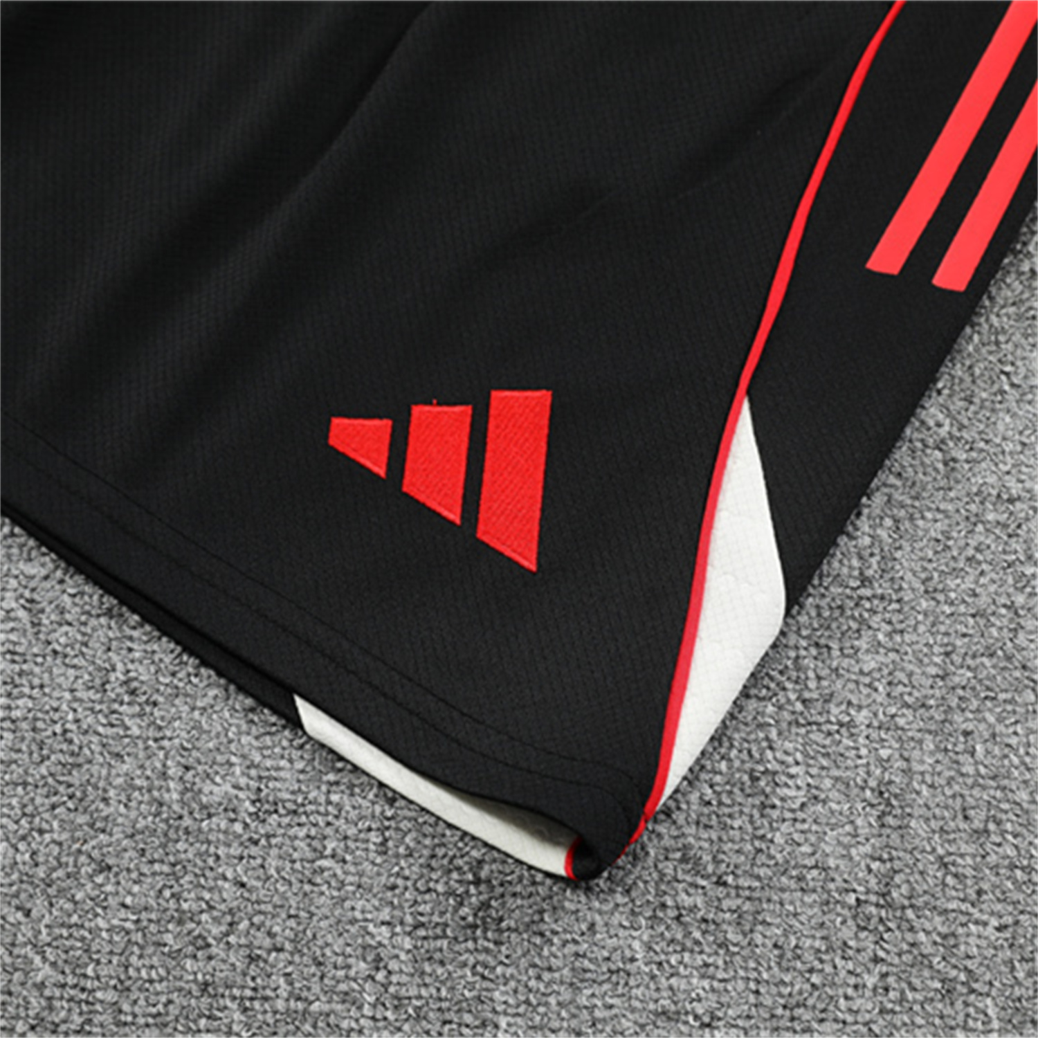 TKH-turbokithub-Liver.pool 25-26 Short-Sleeve Training Set - Black Top & Black Shorts