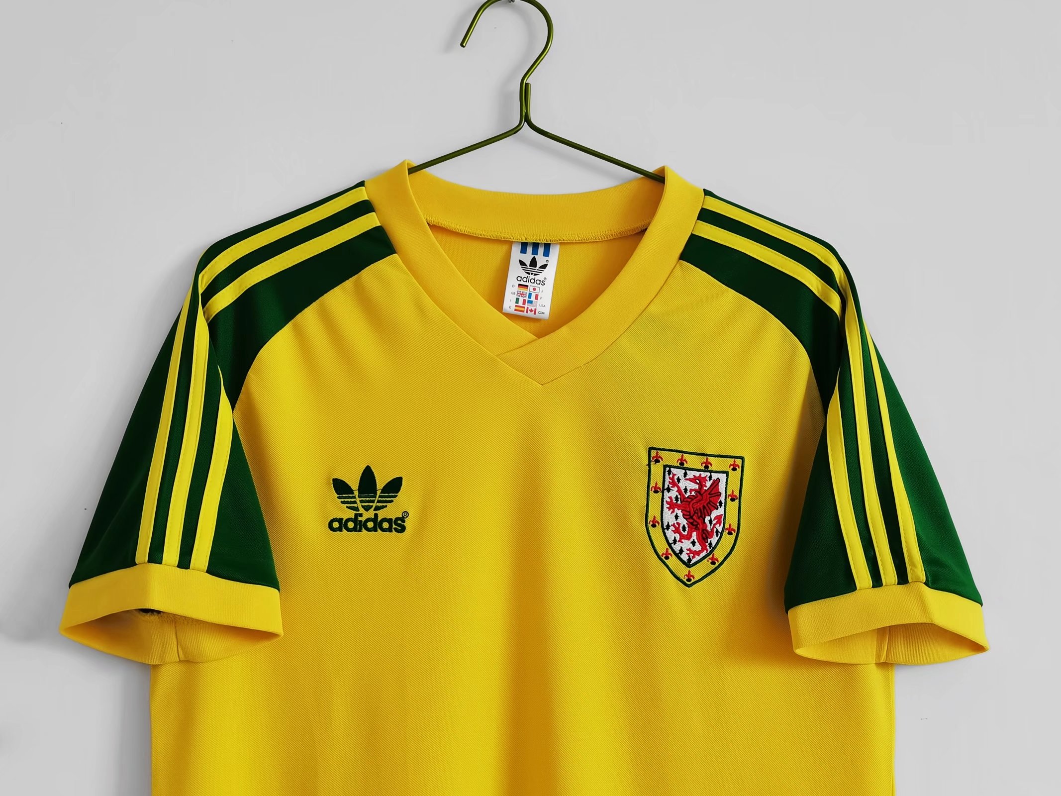 TKH-turbokithub-Retro Wales 1982 Away Stadium Jersey