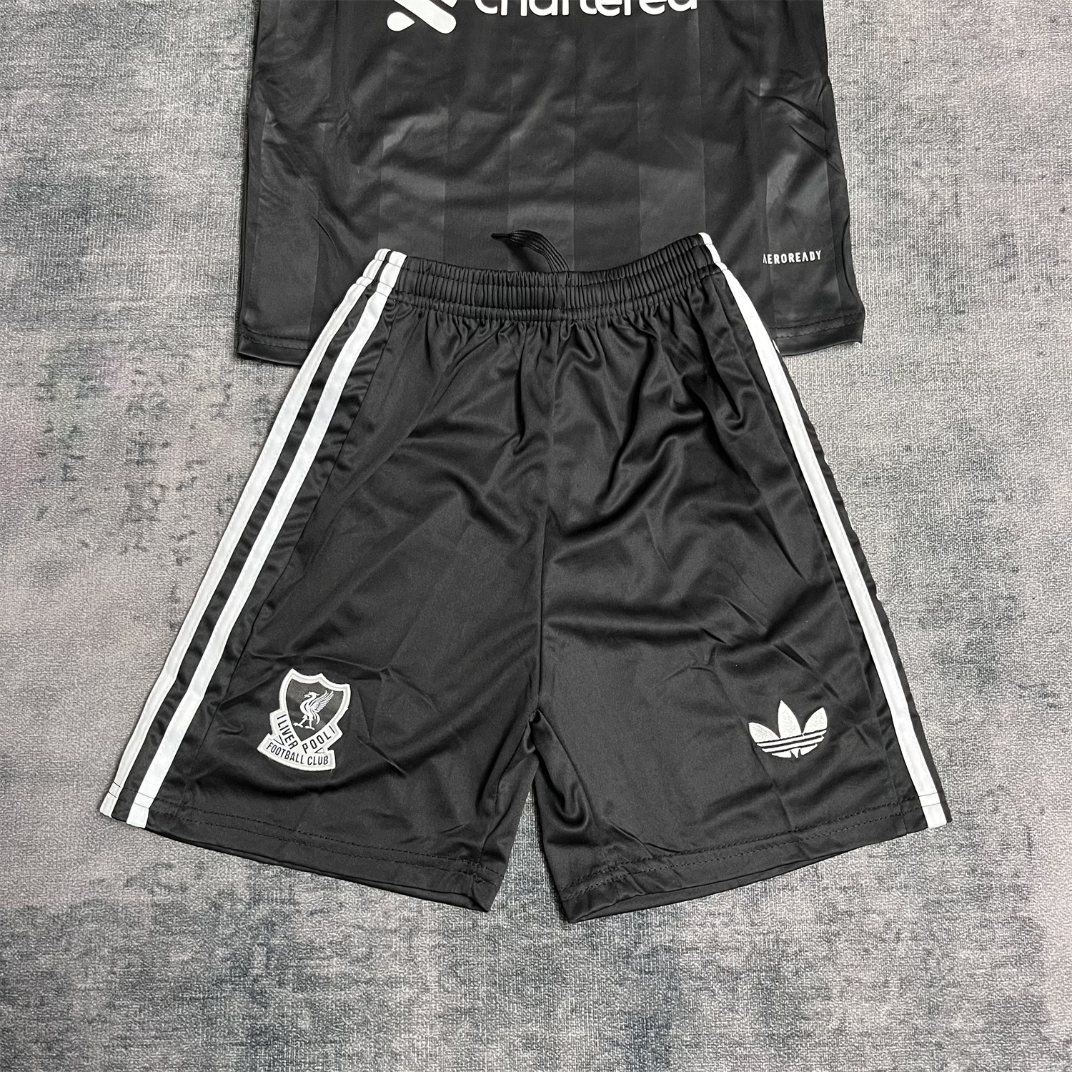 TKH-turbokithub-Liver.pool 25-26 Trefoil Black Goalkeeper Kids Kit