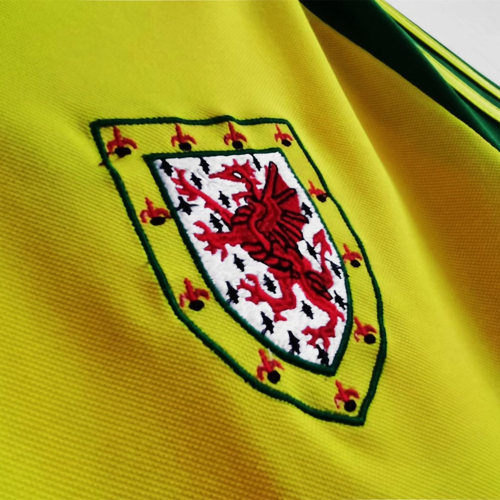 TKH-turbokithub-Retro Wales 1982 Away Stadium Jersey
