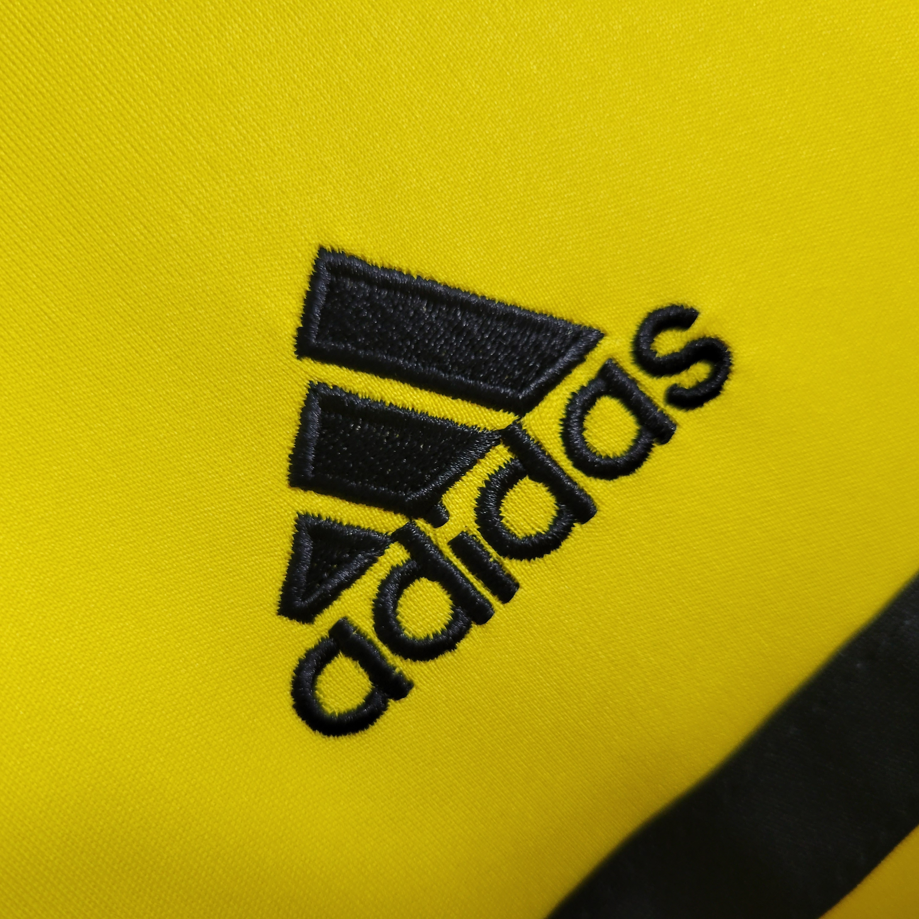 TKH-turbokithub-Retro Real Madrid 11-12 Yellow Goalkeeper Jersey