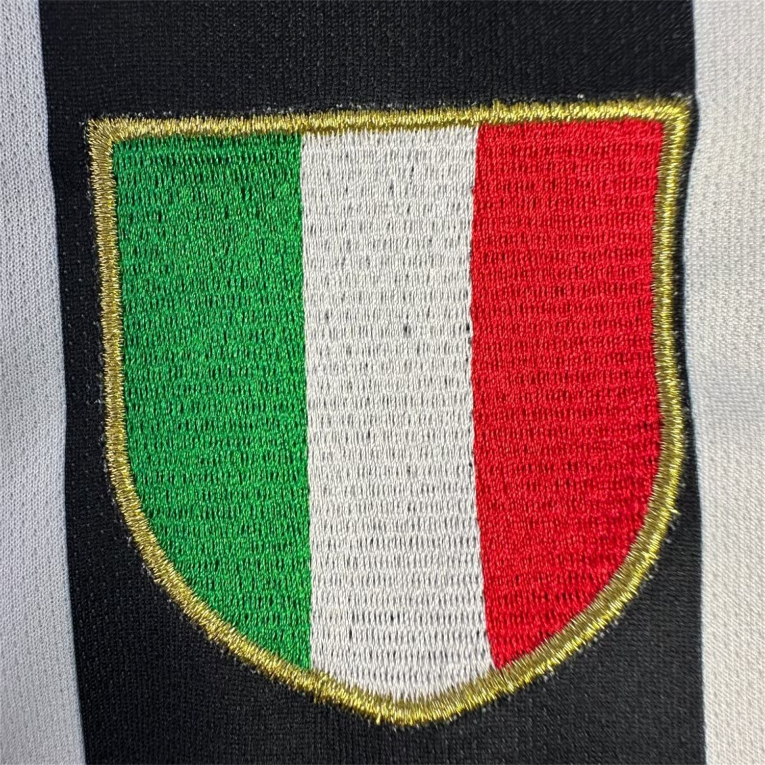 TKH-turbokithub-Retro Juventus 2002-03 European Home Long Sleeves Jersey