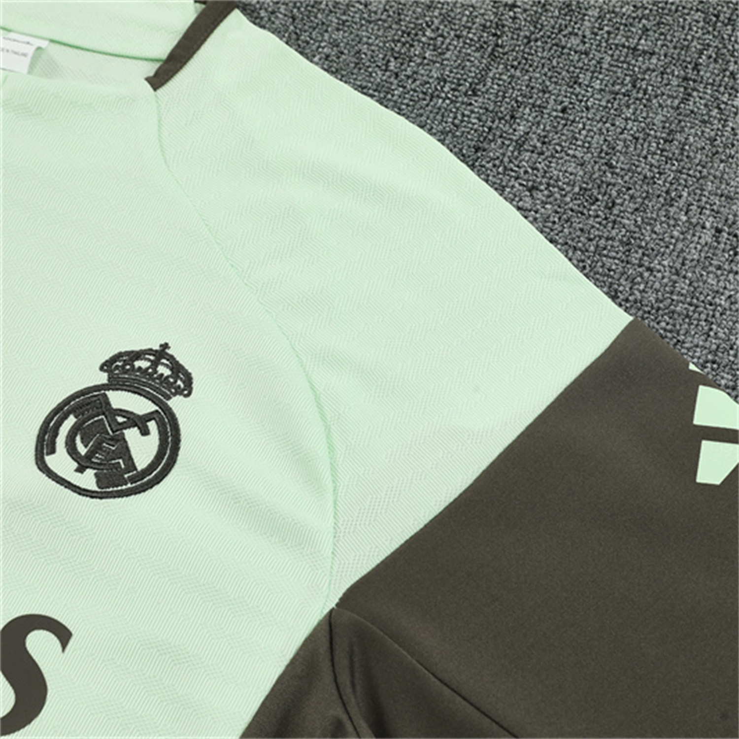 TKH-turbokithub-Real Madrid 25-26 Kids Long Sleeve Training Set - Player Version - Light Green Top and Khaki Pants