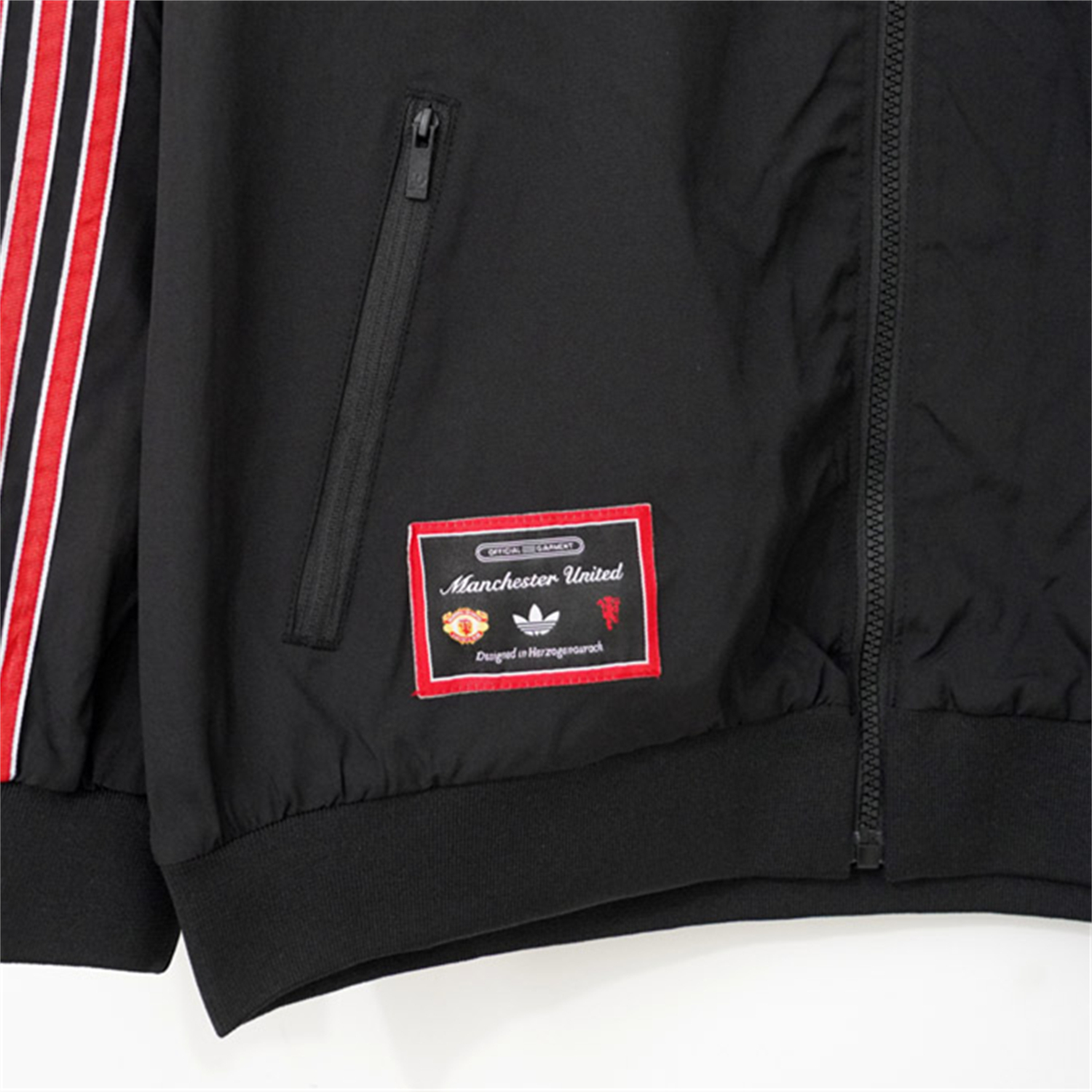 TKH-turbokithub-Retro Manchester United 24-25 Windbreaker Jacket - Black Red Sripe