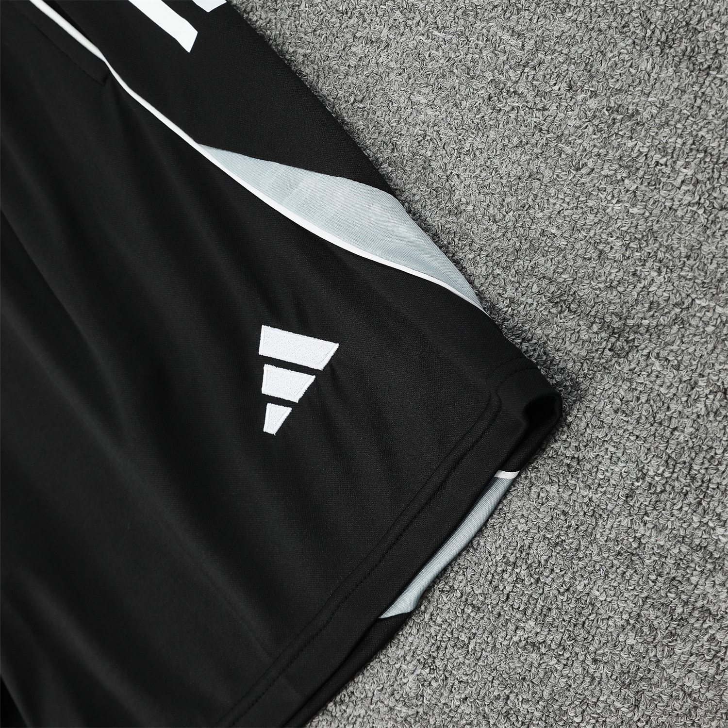 TKH-turbokithub-Real Madrid 25-26 Vest Training Set - Pink Arrow Pattern Vest & Black Shorts