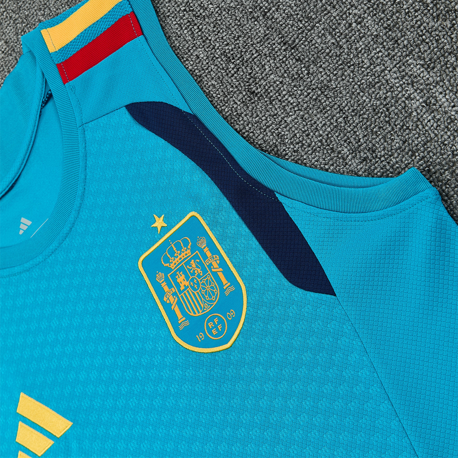 TKH-turbokithub-Spain 2026 Vest Training Set - Light Blue Top & Dark Blue Pants