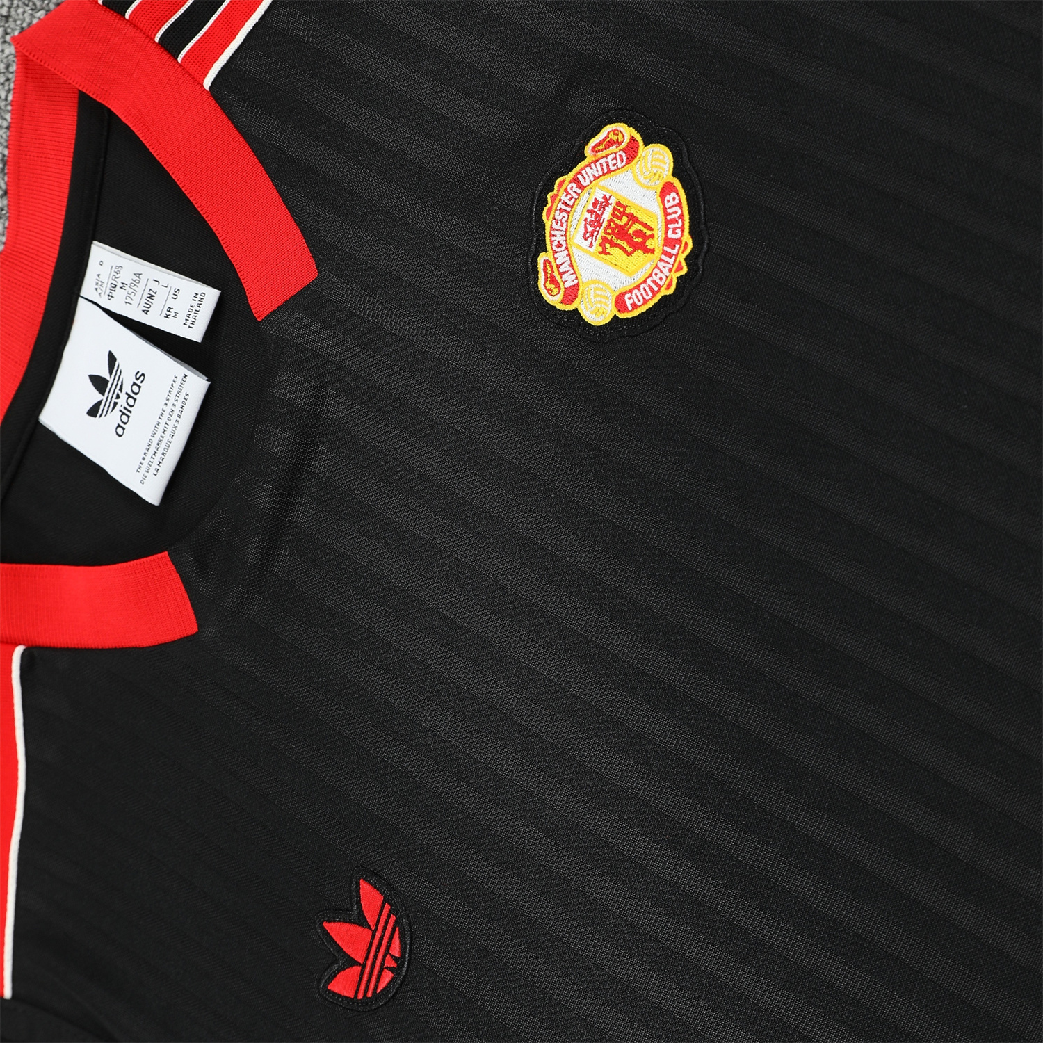 TKH-turbokithub-Manchester United 25-26 Vest Training Set - Red Retro Logo Black Vest & Black Shorts