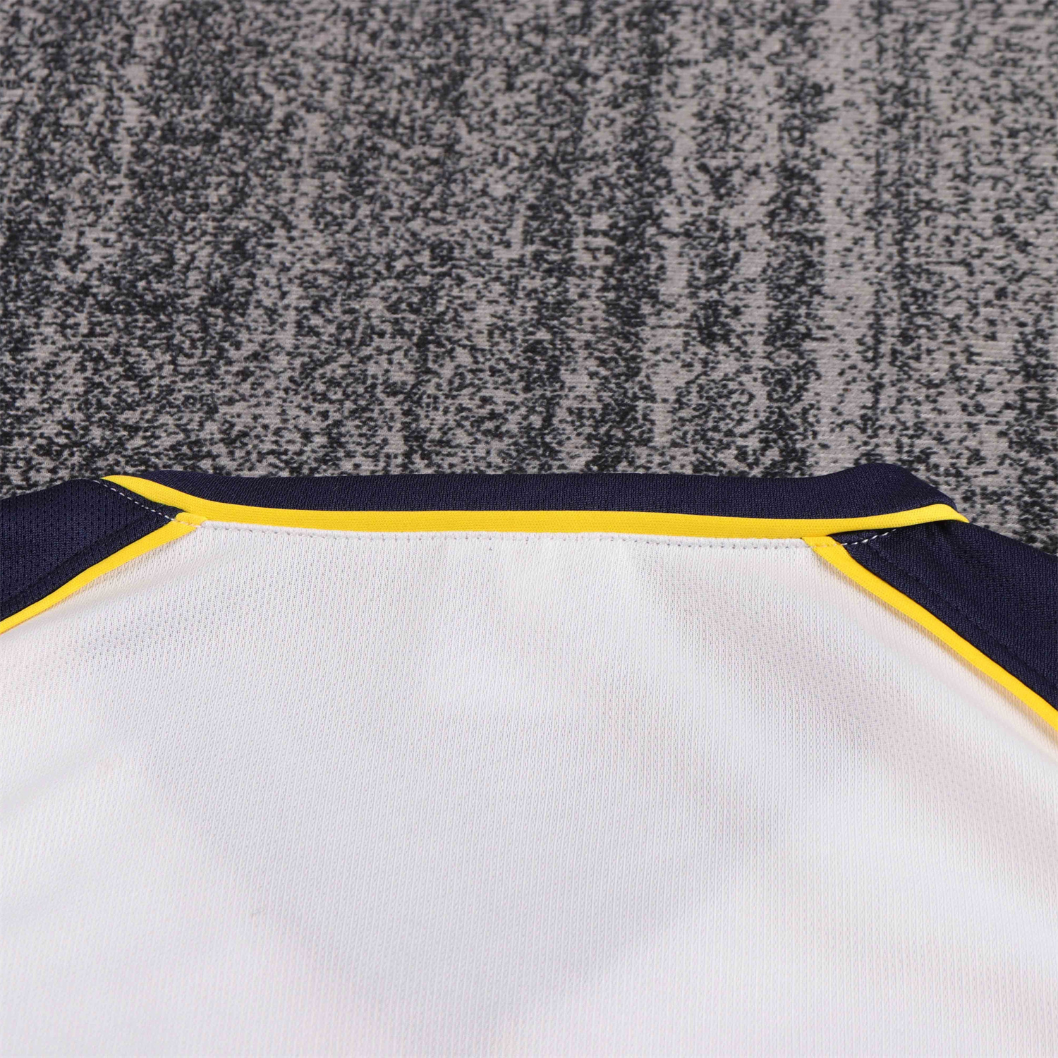 TKH-turbokithub-Retro Liver.pool 2001-02 Away Kids Kit