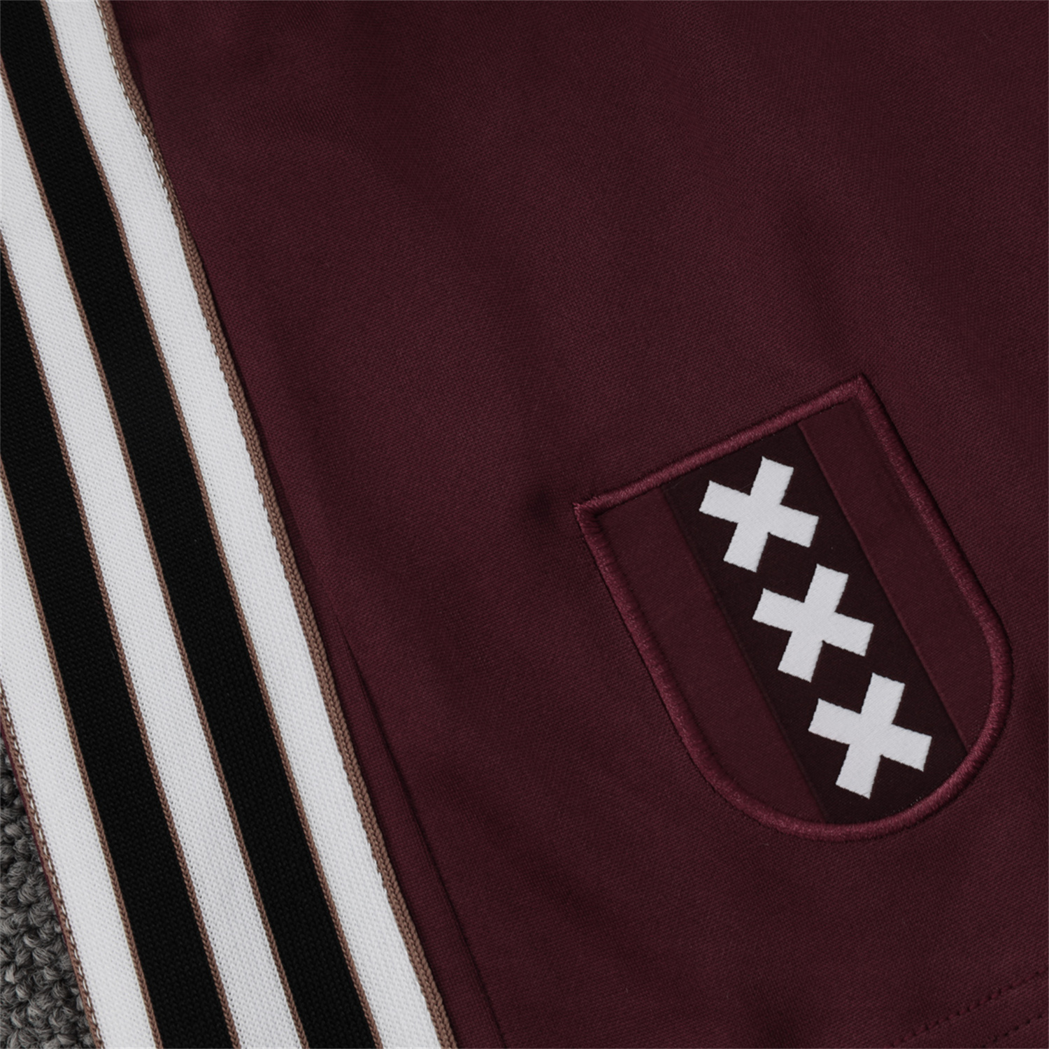 TKH-turbokithub-Ajax 25-26 Throwback Trefoil Short-Sleeve Training Set - Deep Red