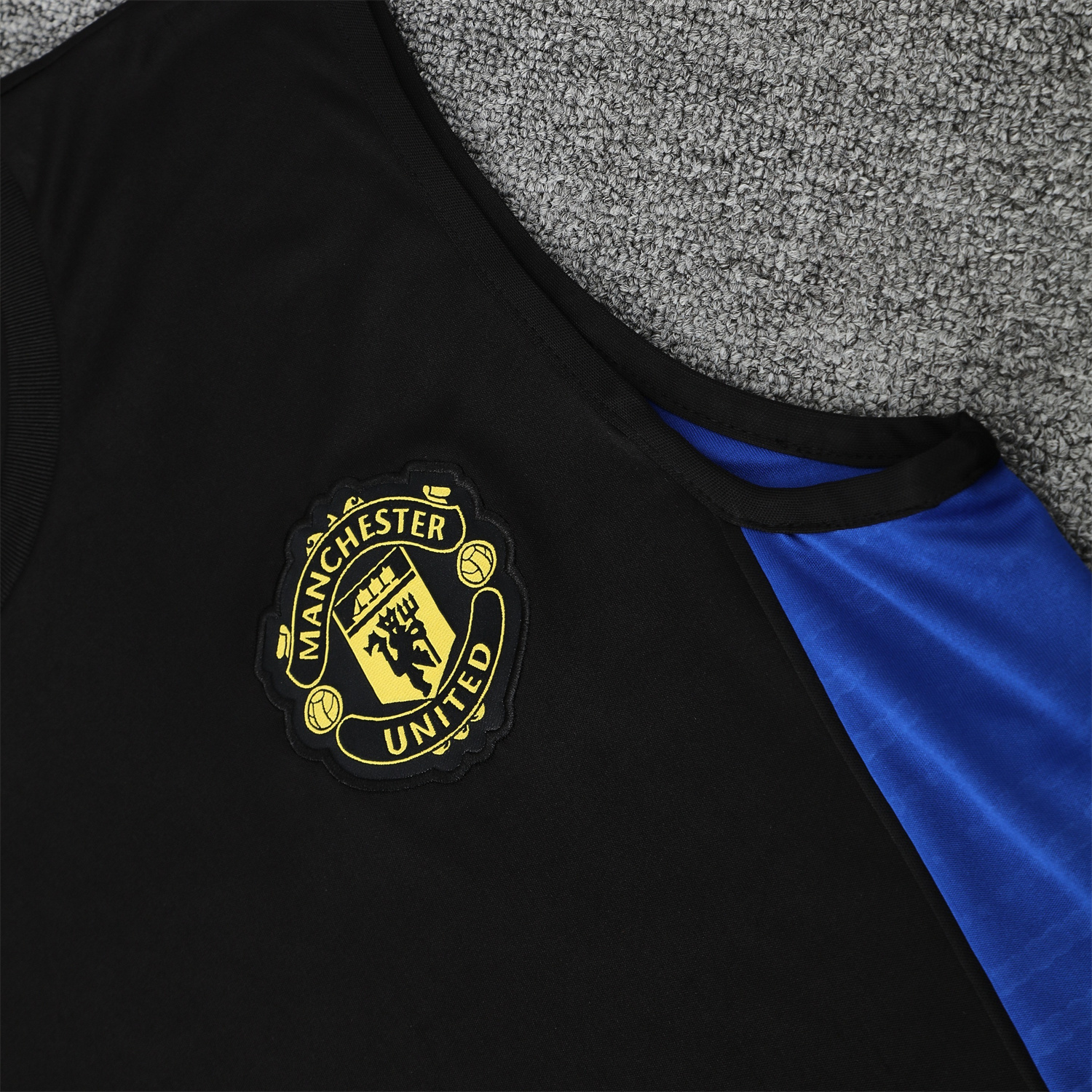 TKH-turbokithub-Manchester United 25-26 Vest Training Set - Black And Light Grey Vest & Black Shorts