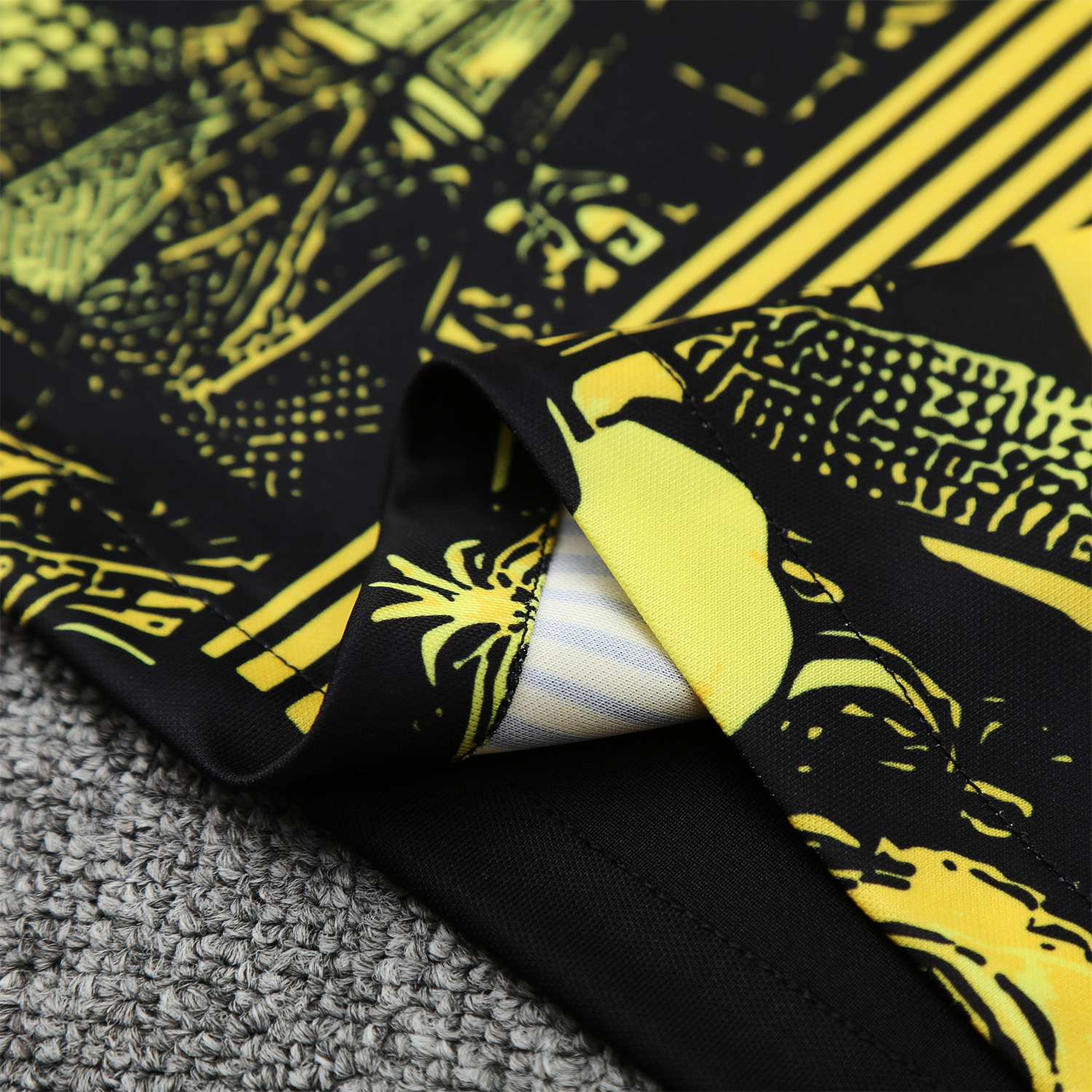 TKH-turbokithub-Brazil 25-26 Yellow Jesus Statue Short-Sleeve Training Set - Yellow Top & Black Shorts