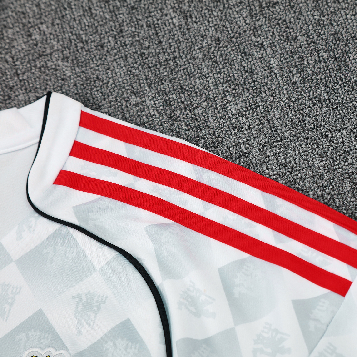 TKH-turbokithub-Manchester United 25-26 Short-Sleeve Training Set - Red Edge White Top & Black Shorts
