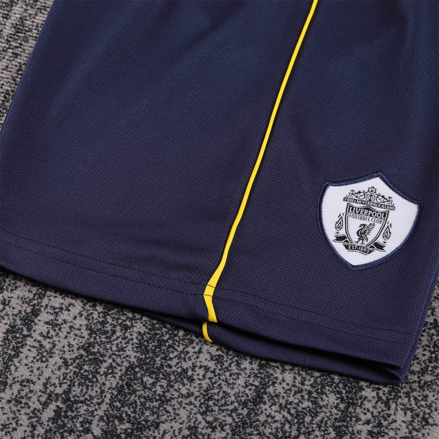 TKH-turbokithub-Retro Liver.pool 2001-02 Away Kids Kit