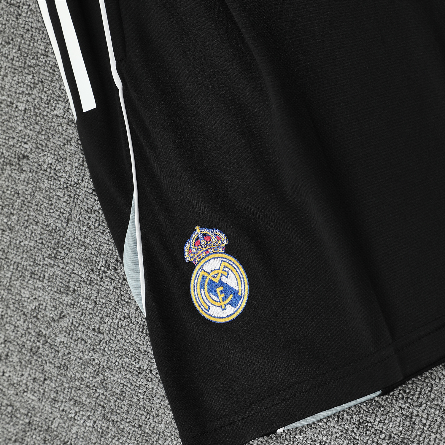 TKH-turbokithub-Real Madrid 25-26 Short-Sleeve Training Set - Grey Arrow Pattern Top & Black Shorts
