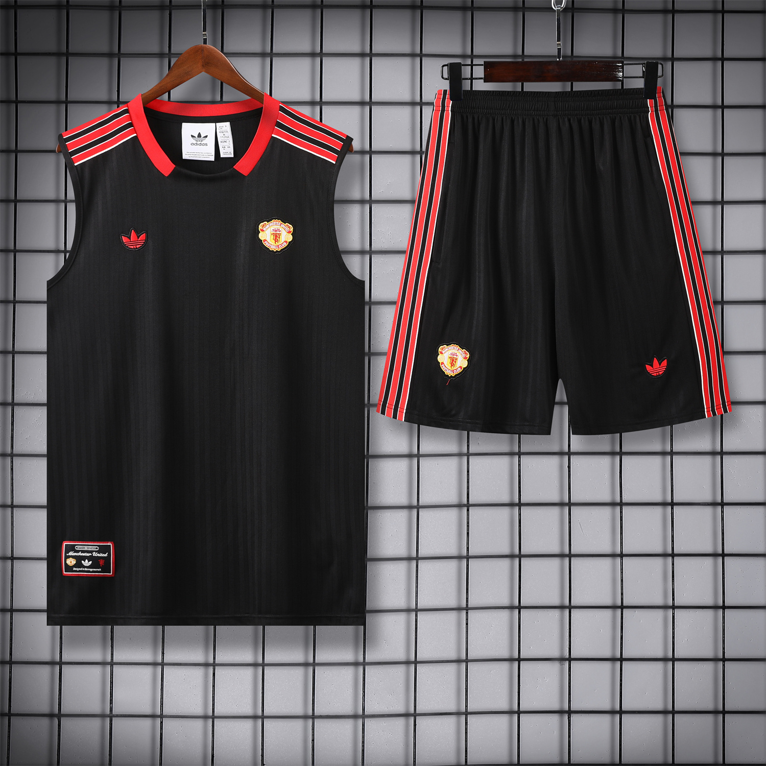 TKH-turbokithub-Manchester United 25-26 Vest Training Set - Red Retro Logo Black Vest & Black Shorts
