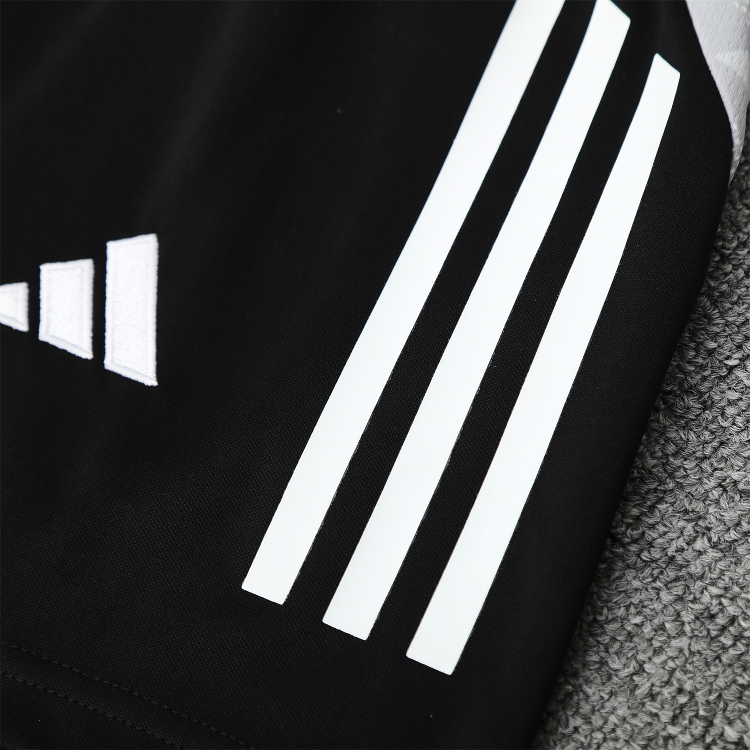 TKH-turbokithub-Real Madrid 25-26 Short-Sleeve Training Set - Pink-Black Dragon Top & Black-White Shorts