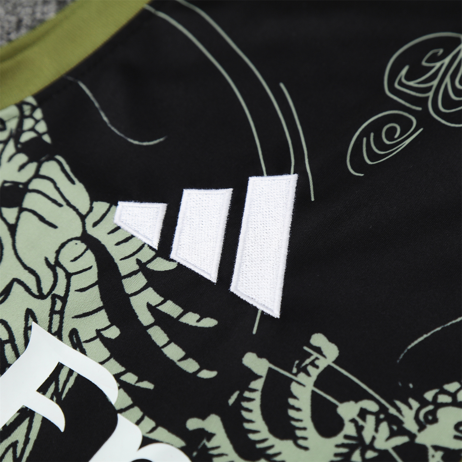 TKH-turbokithub-Real Madrid 25-26 Vest Training Set - Green-Black Dragon Vest & Black-White Shorts