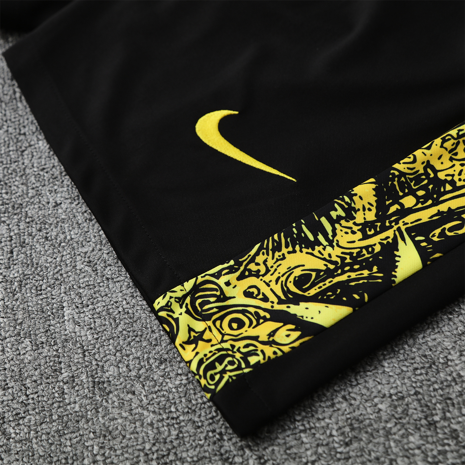 TKH-turbokithub-Brazil 25-26 Yellow Jesus Statue Short-Sleeve Training Set - Yellow Top & Black Shorts