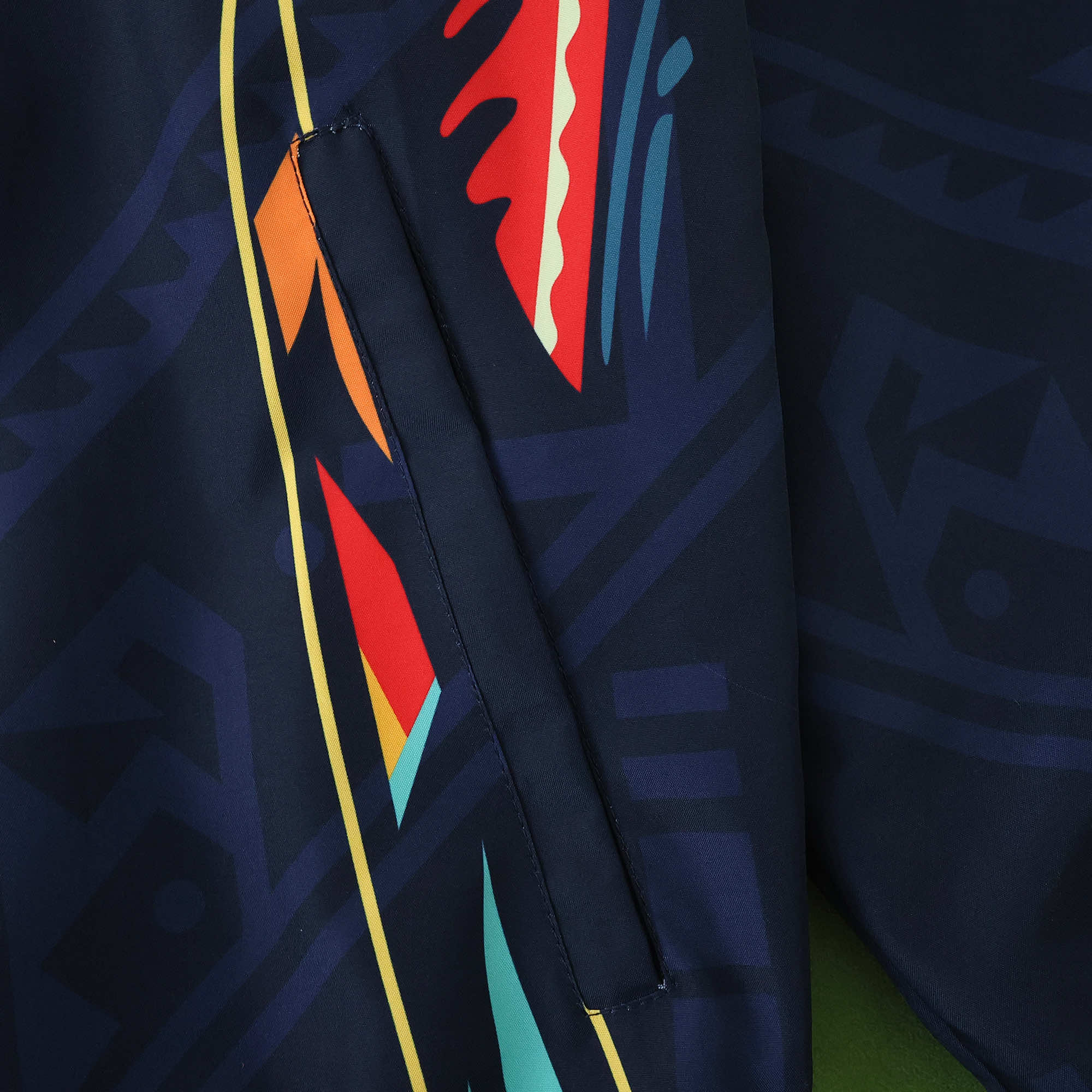 TKH-turbokithub-Club América 25-26 Throwback Double Sided Reversible Windbreaker - Blue & Black