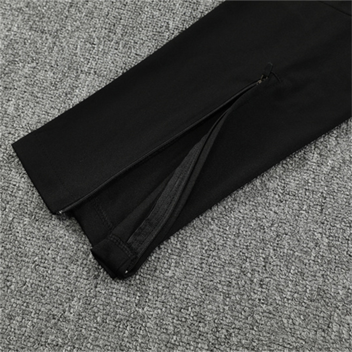 TKH-turbokithub-Liver.pool 25-26 Kids Long Sleeve Training Set - Player Version - Black Top & Black Pants