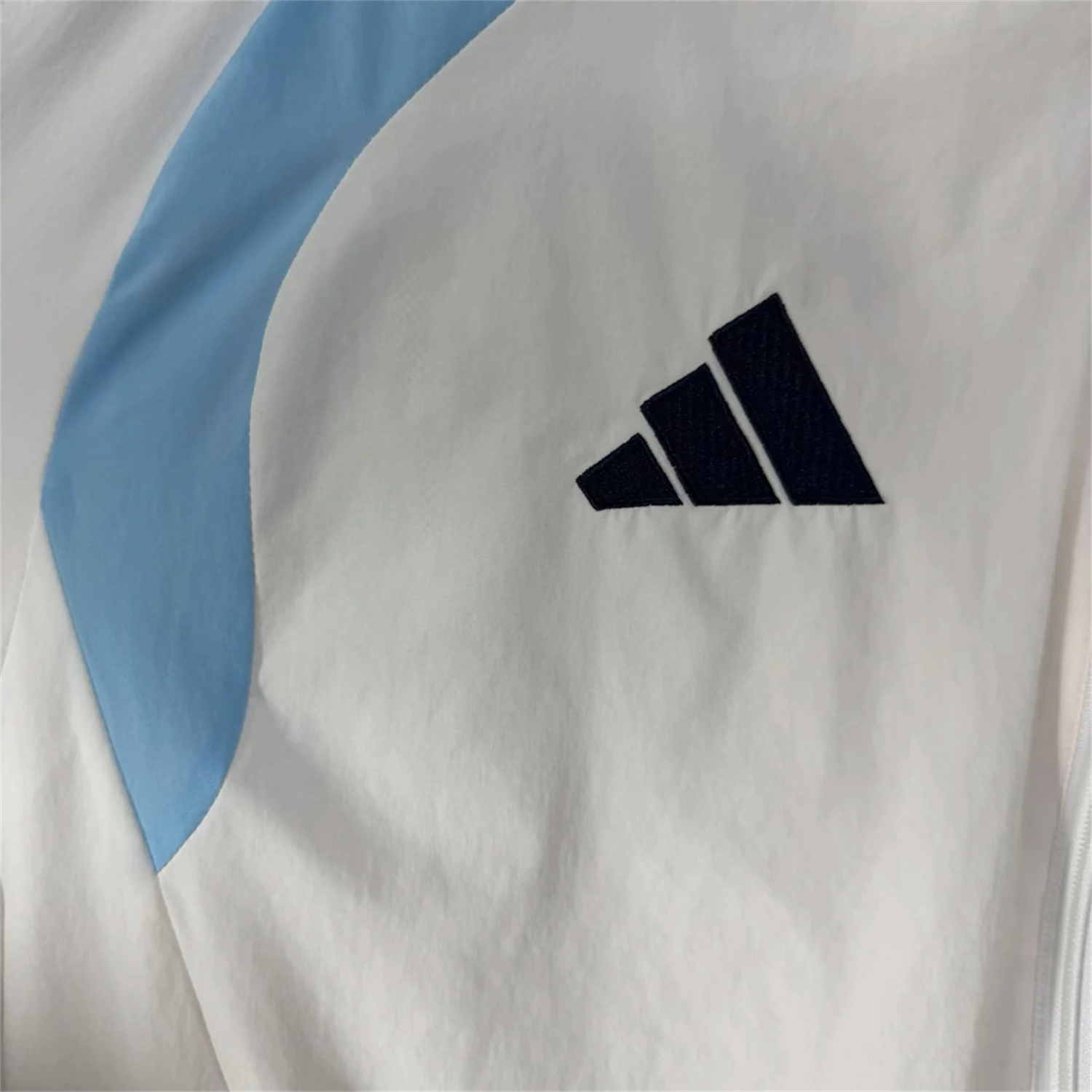 TKH-turbokithub-Argentina 2026 Travel Windbreaker - White With Light Blue