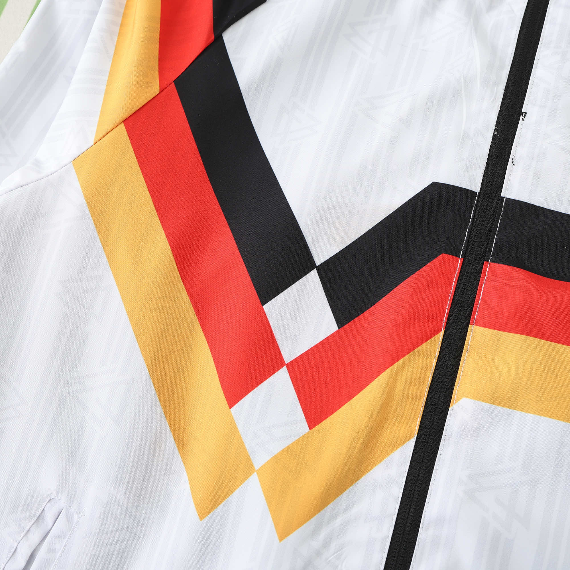 TKH-turbokithub-Retro Germany 1990 Double Sided Reversible Windbreaker - White & Black