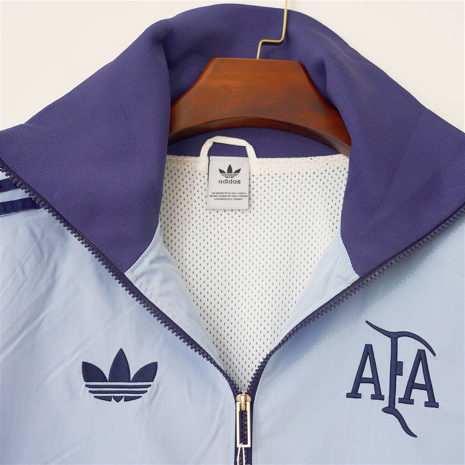 TKH-turbokithub-Retro Argentina 24-25 Windbreaker Jacket - Light Blue