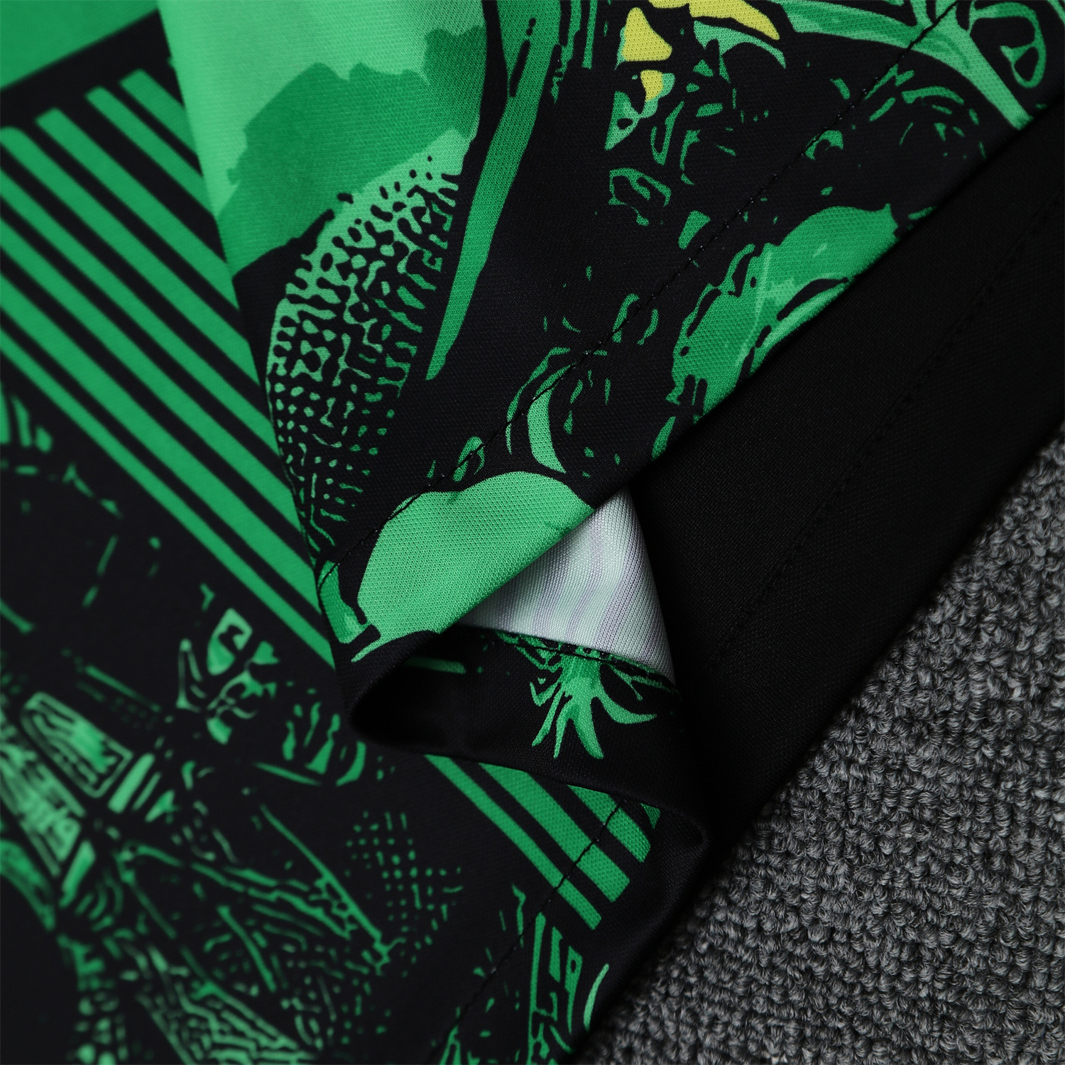 TKH-turbokithub-Brazil 25-26 Green Jesus Statue Short-Sleeve Training Set - Green Top & Black Shorts
