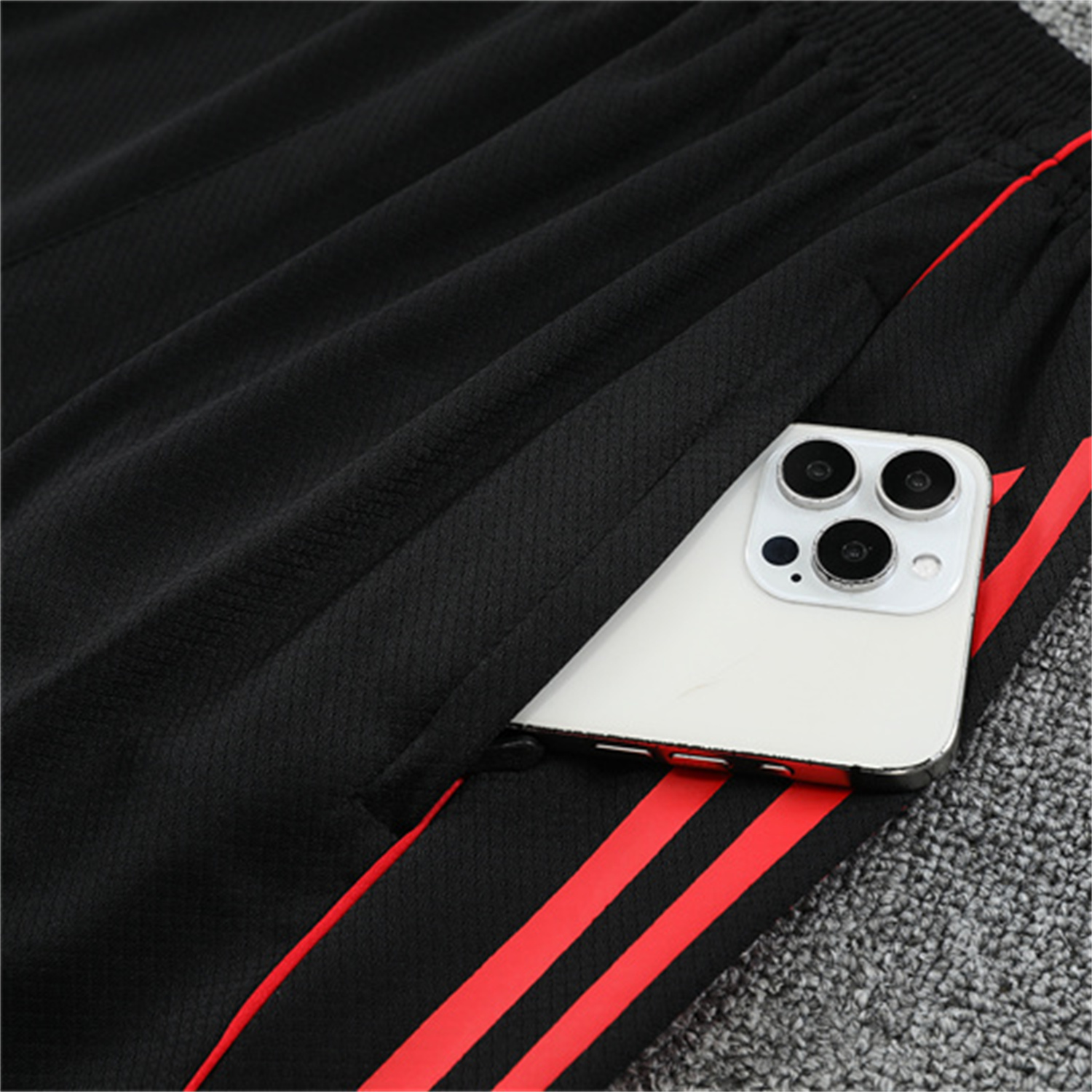TKH-turbokithub-Liver.pool 25-26 Short-Sleeve Training Set Off White Top & Black Shorts