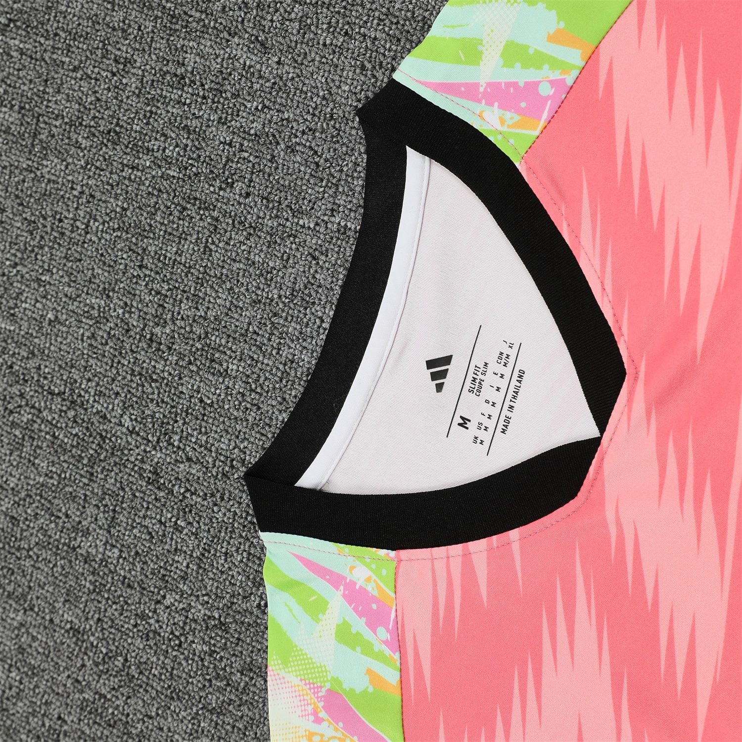 TKH-turbokithub-Real Madrid 25-26 Short-Sleeve Training Set - Pink Arrow Pattern Top & Black Shorts