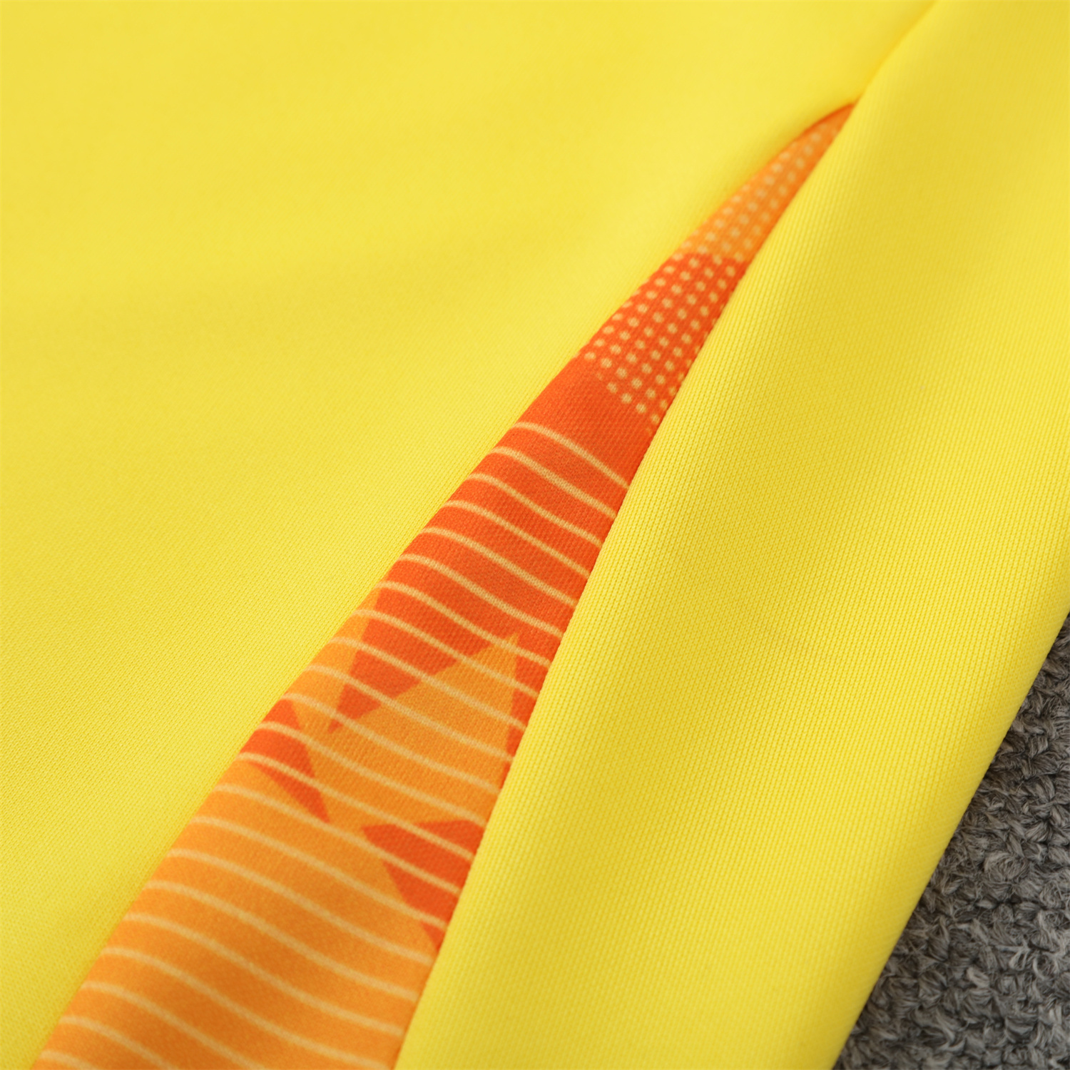 TKH-turbokithub-Atletico Mineiro 25-26 Long Sleeve Training Set - Yellow Top & Black Pants