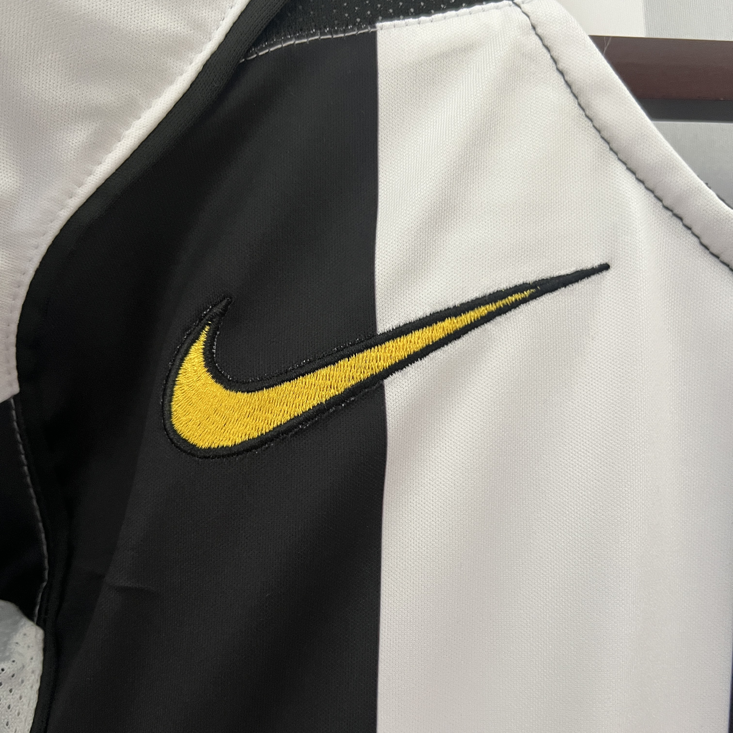 TKH-turbokithub-Retro Juventus 2004-05 Home Stadium Jersey