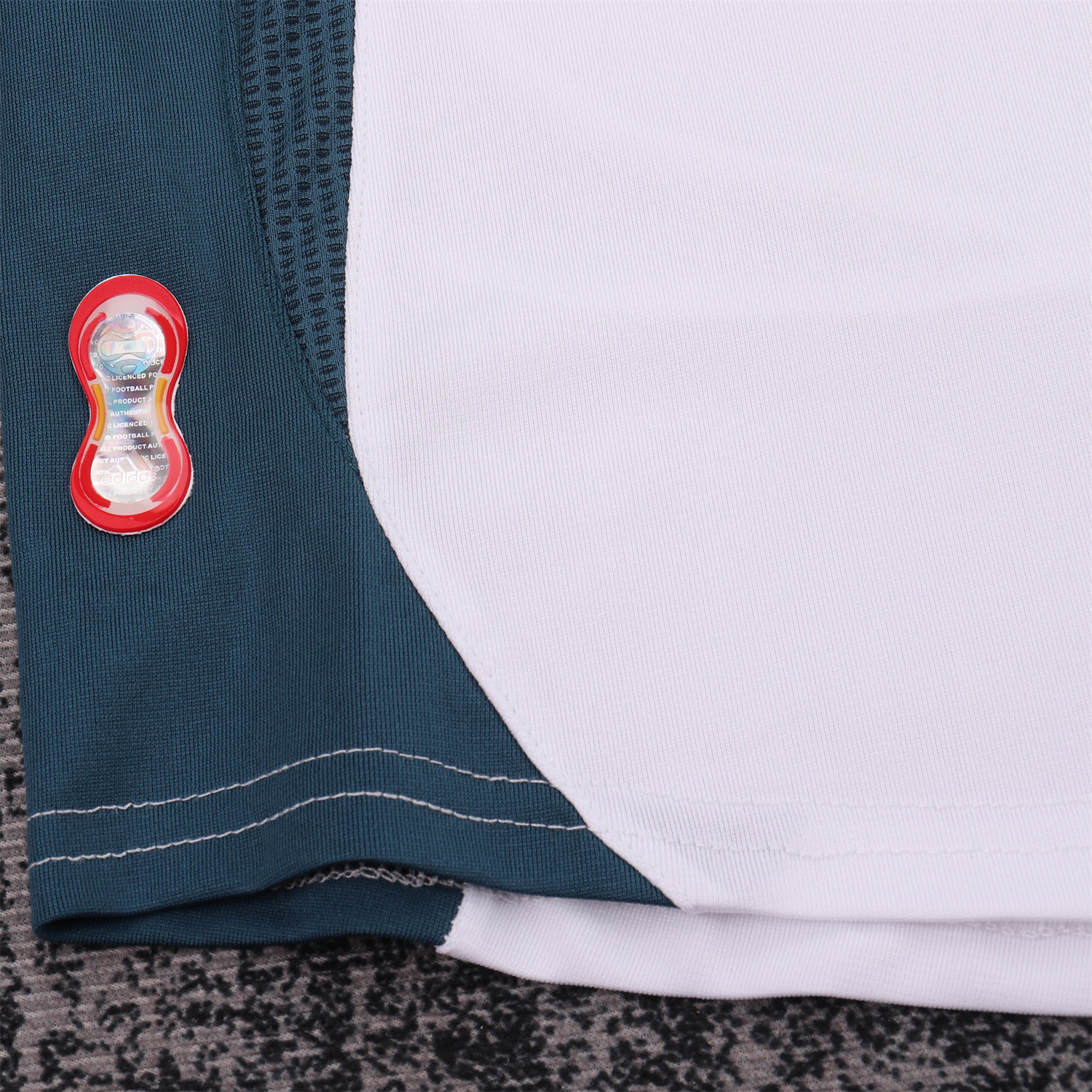 TKH-turbokithub-Retro Liver.pool 2006-08 Away Kids Kit