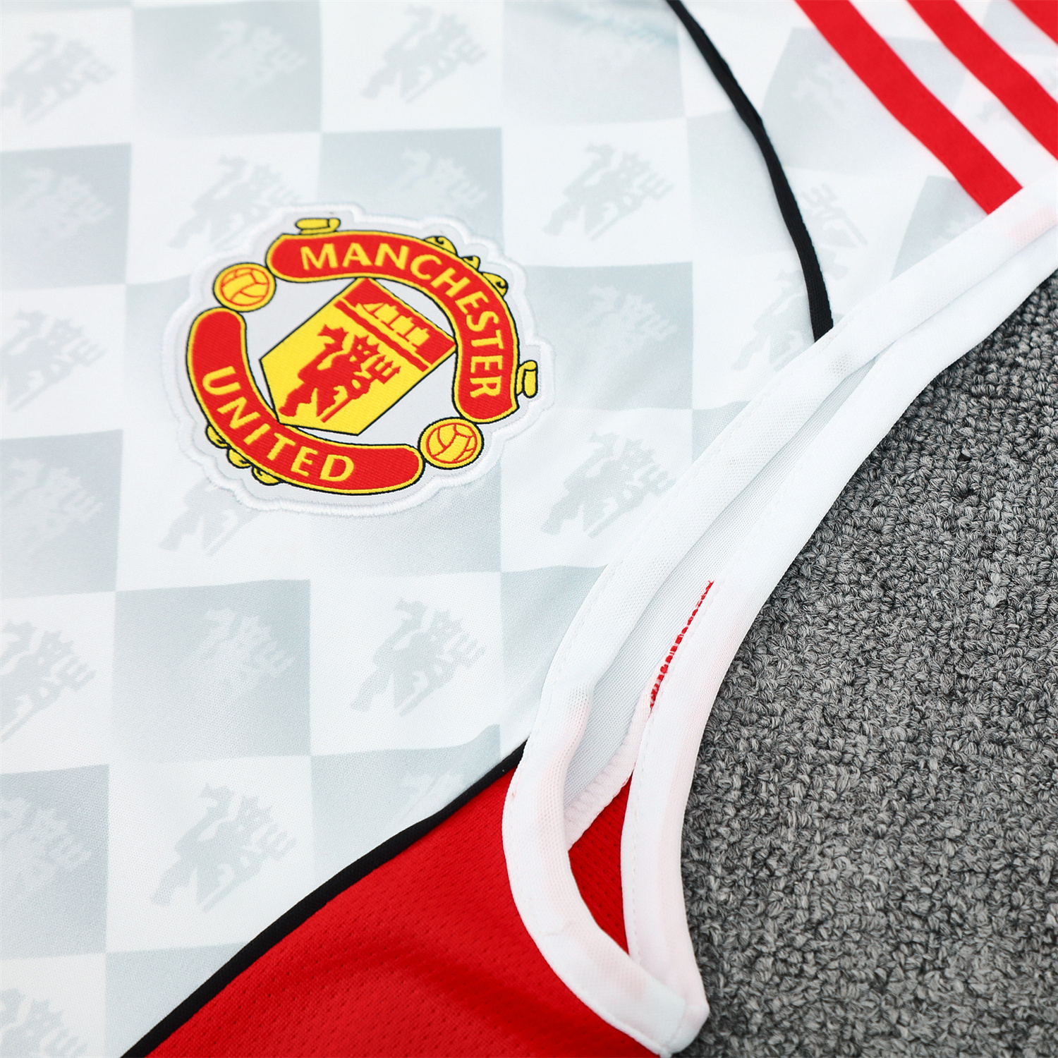 TKH-turbokithub-Manchester United 25-26 Vest Training Set - Red Edge White Vest & Black Shorts