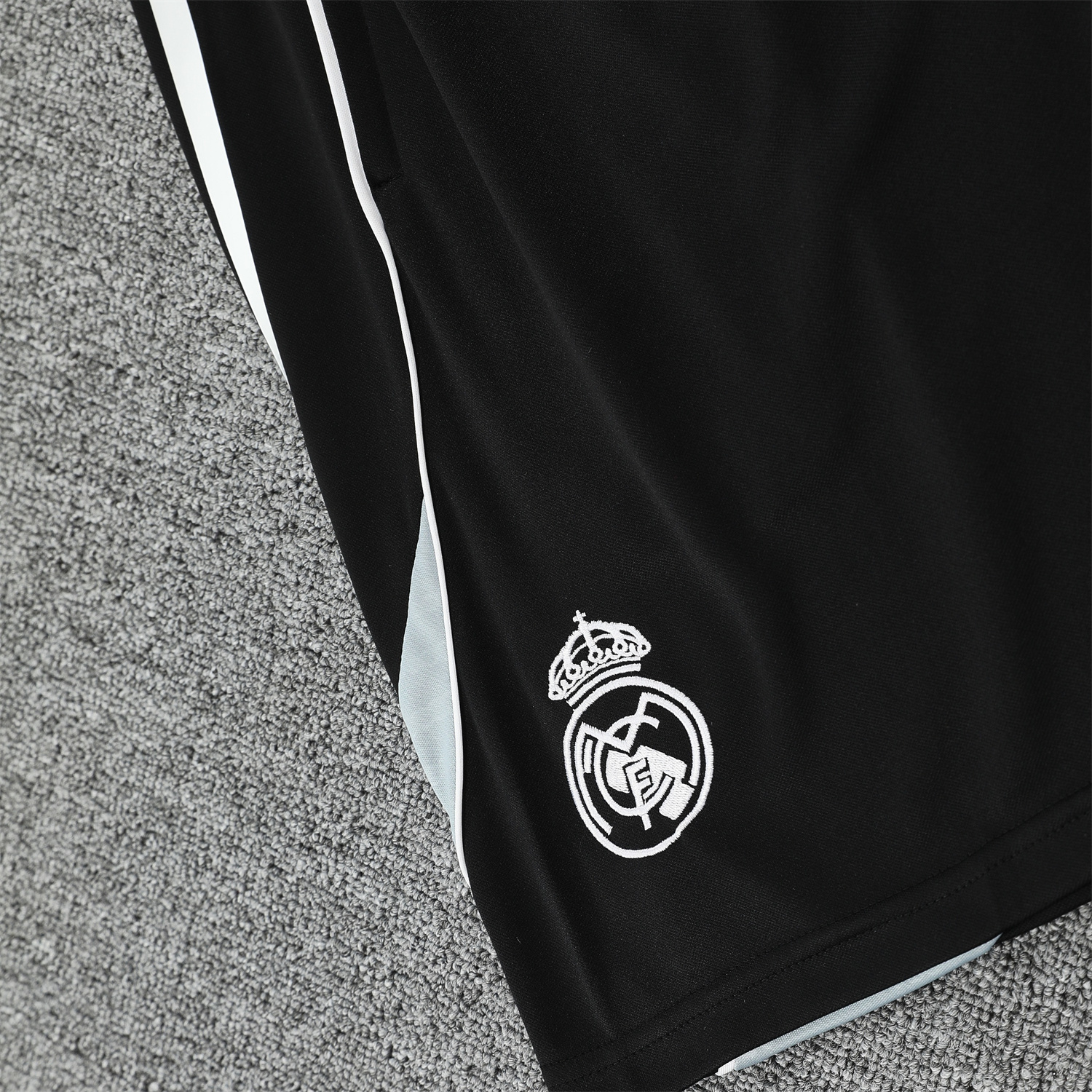 TKH-turbokithub-Real Madrid 25-26 Short-Sleeve Training Set - Grey And White Top & Black Shorts