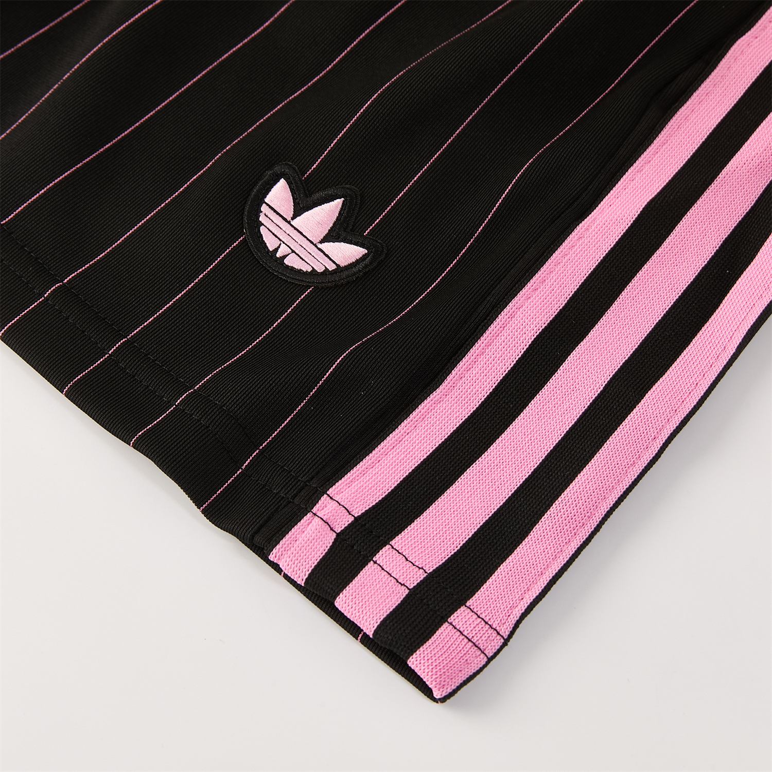 TKH-turbokithub-Juventus 26-27 Short-Sleeve Training Set - Pink Lines Black Top & Shorts