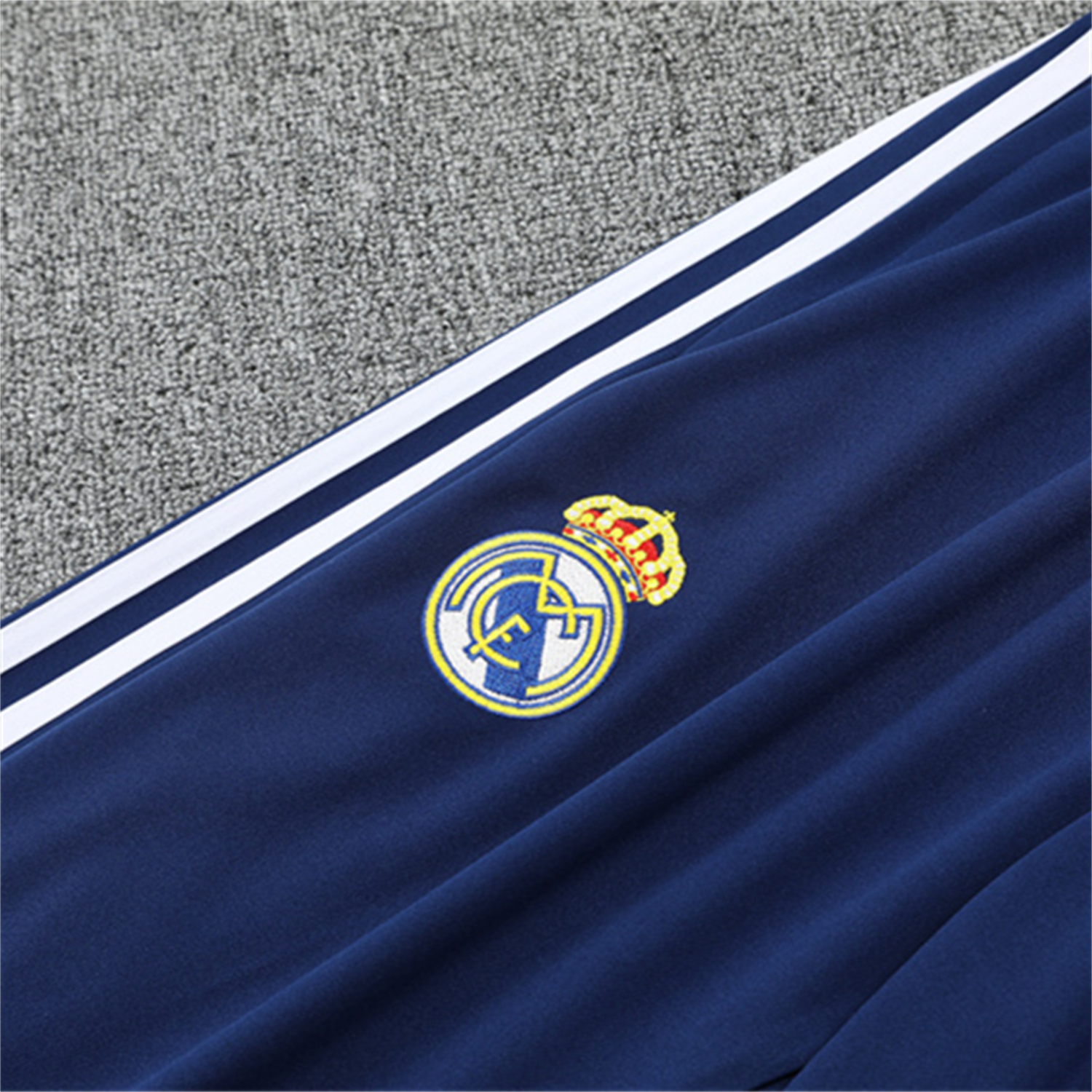 TKH-turbokithub-Real Madrid 25-26 Long Sleeve Training Set - Green Line White Top and Blue Pants