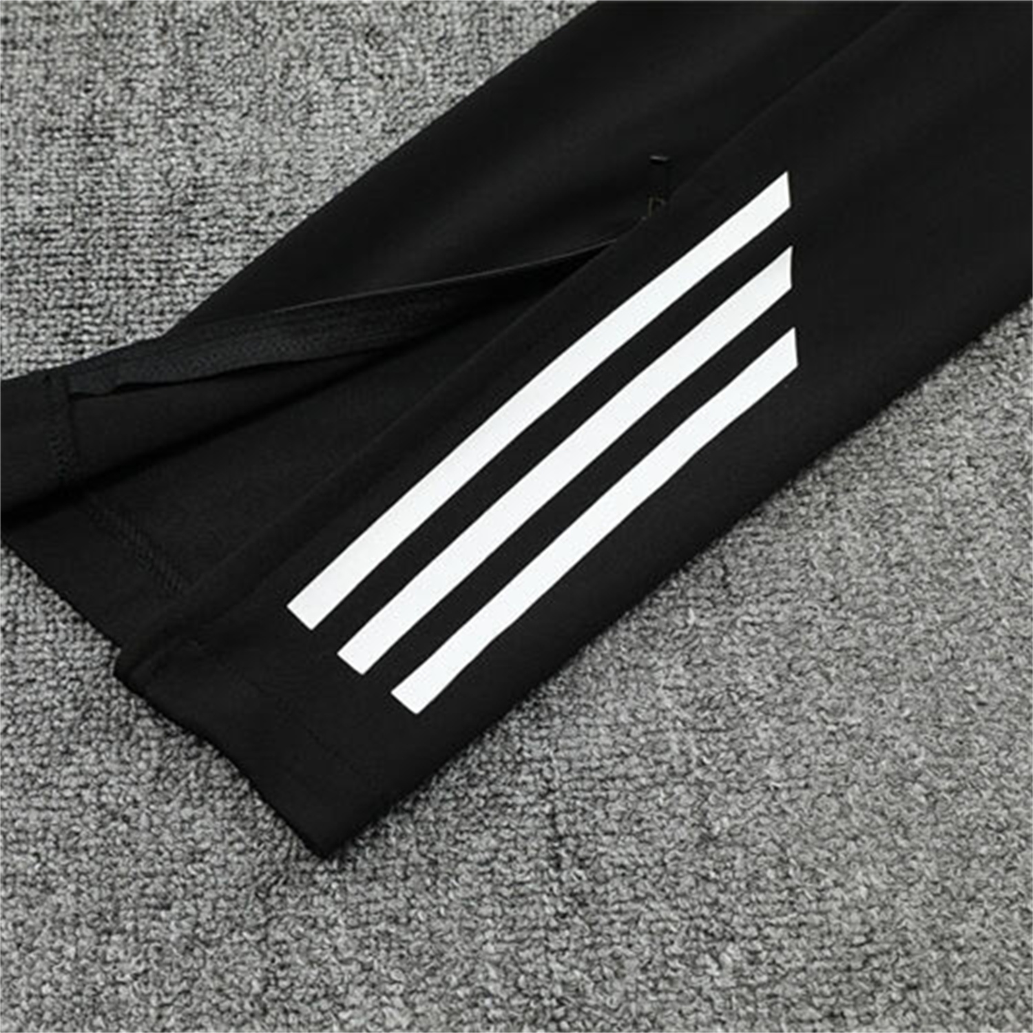 TKH-turbokithub-Manchester United 25-26 Long Sleeve Training Set - White Top & Black Pants