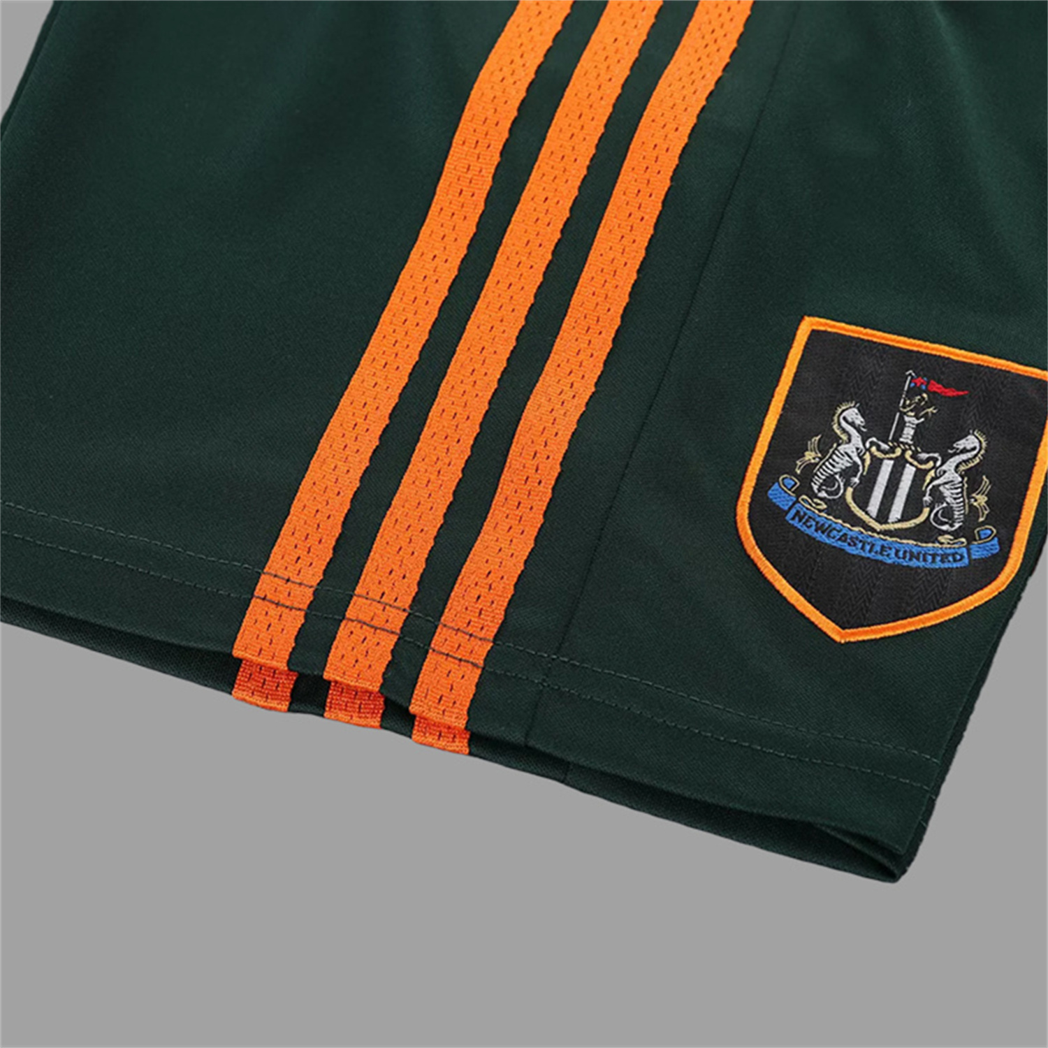 TKH-turbokithub-Retro Newcastle United 1997-98 Away Kids Kit