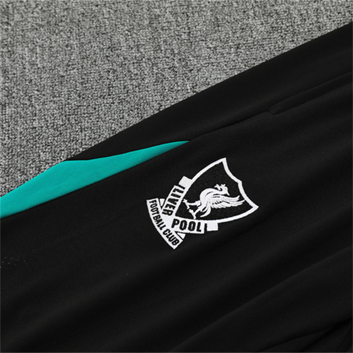 TKH-turbokithub-Liver.pool 25-26 Kids Long Sleeve Training Set - Player Version - Green Top and Black Pants