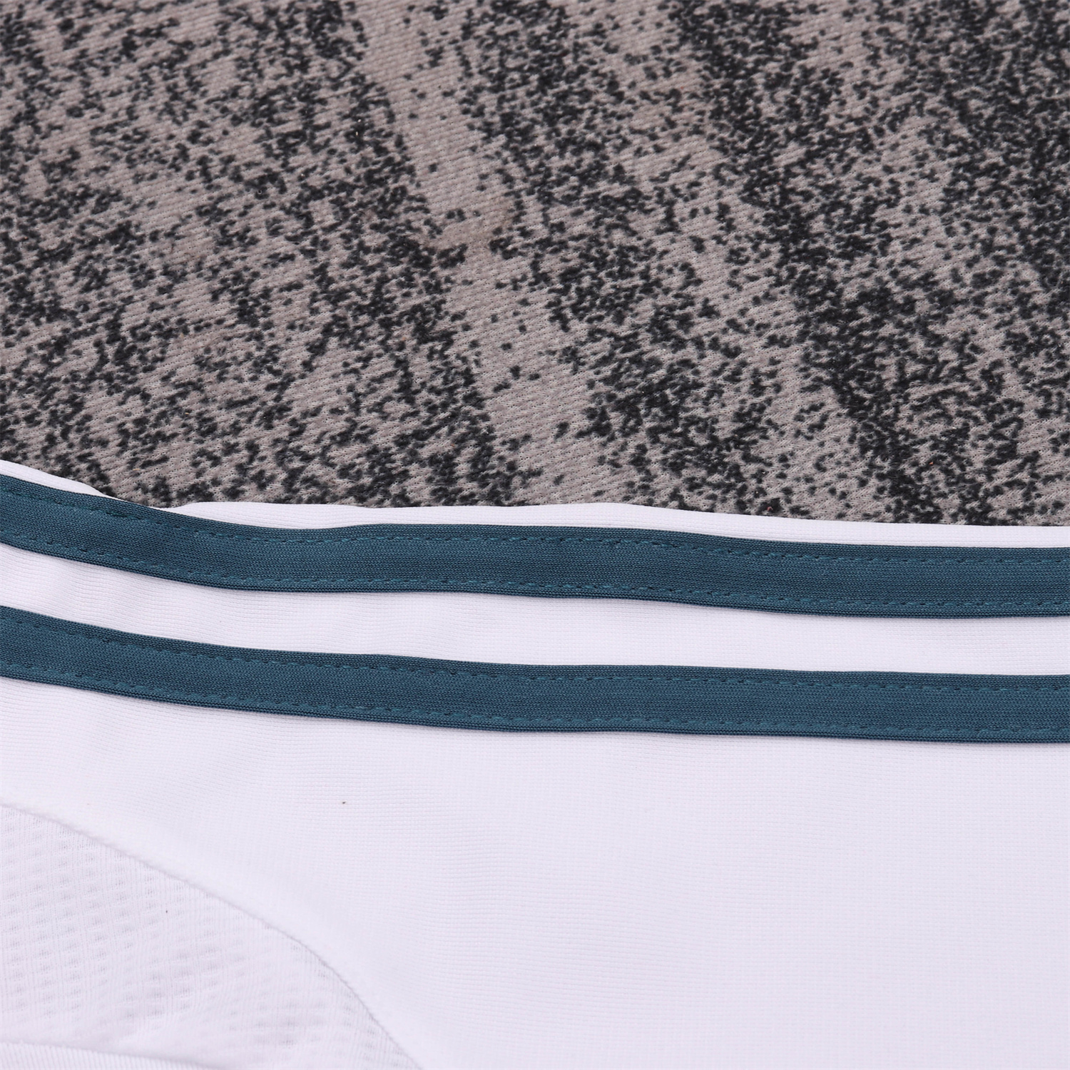 TKH-turbokithub-Retro Liver.pool 2006-08 Away Kids Kit