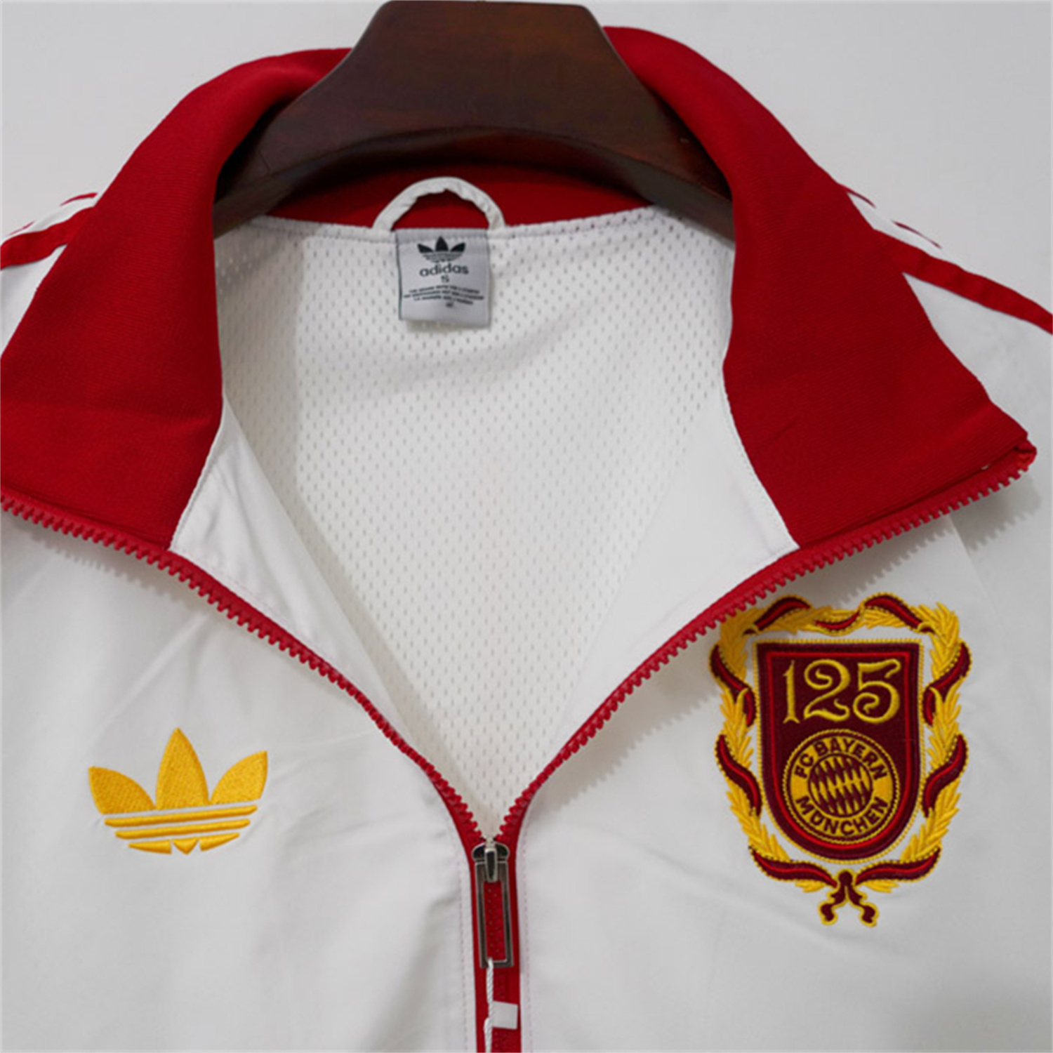 TKH-turbokithub-Retro Bayern Munich 24-25 125th Anniversary Windbreaker Jacket - White Red Sripe