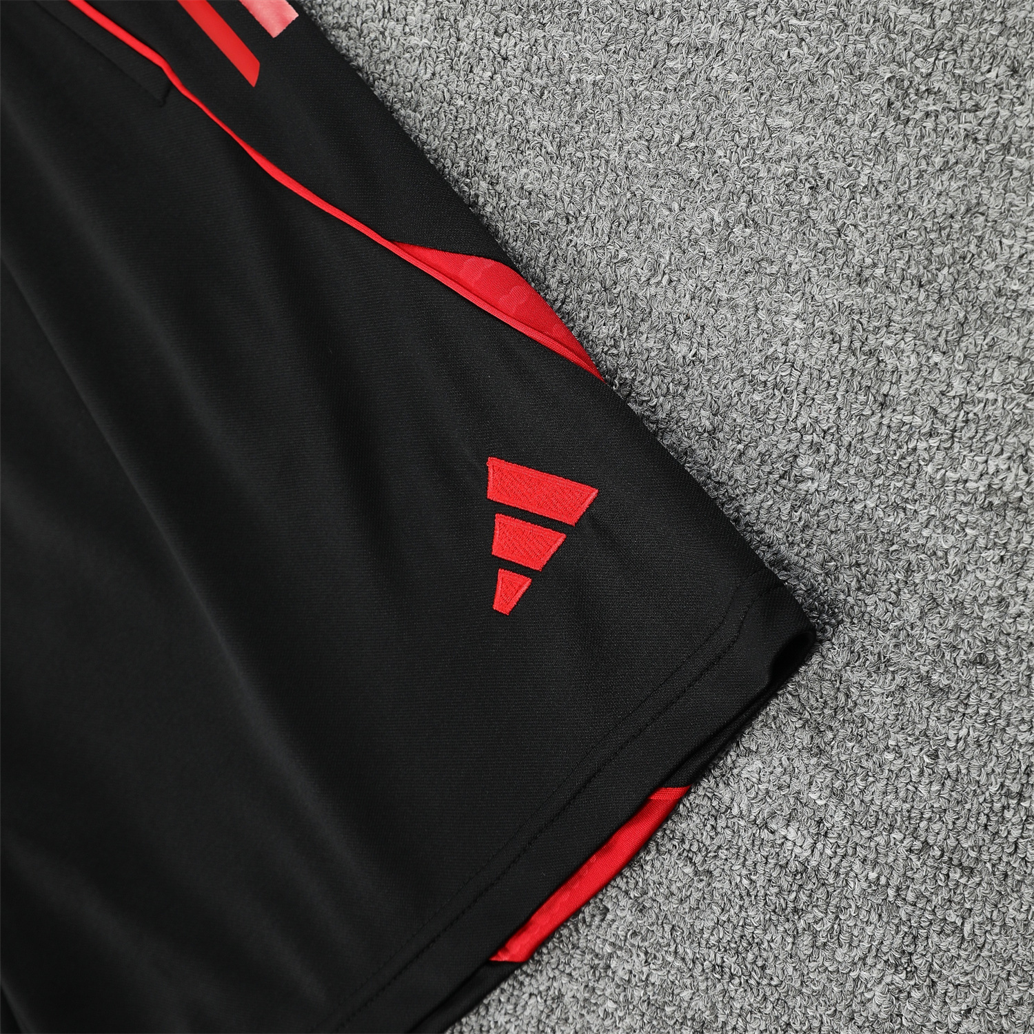 TKH-turbokithub-Manchester United 25-26 Vest Training Set - Pure Red Vest & Black Shorts