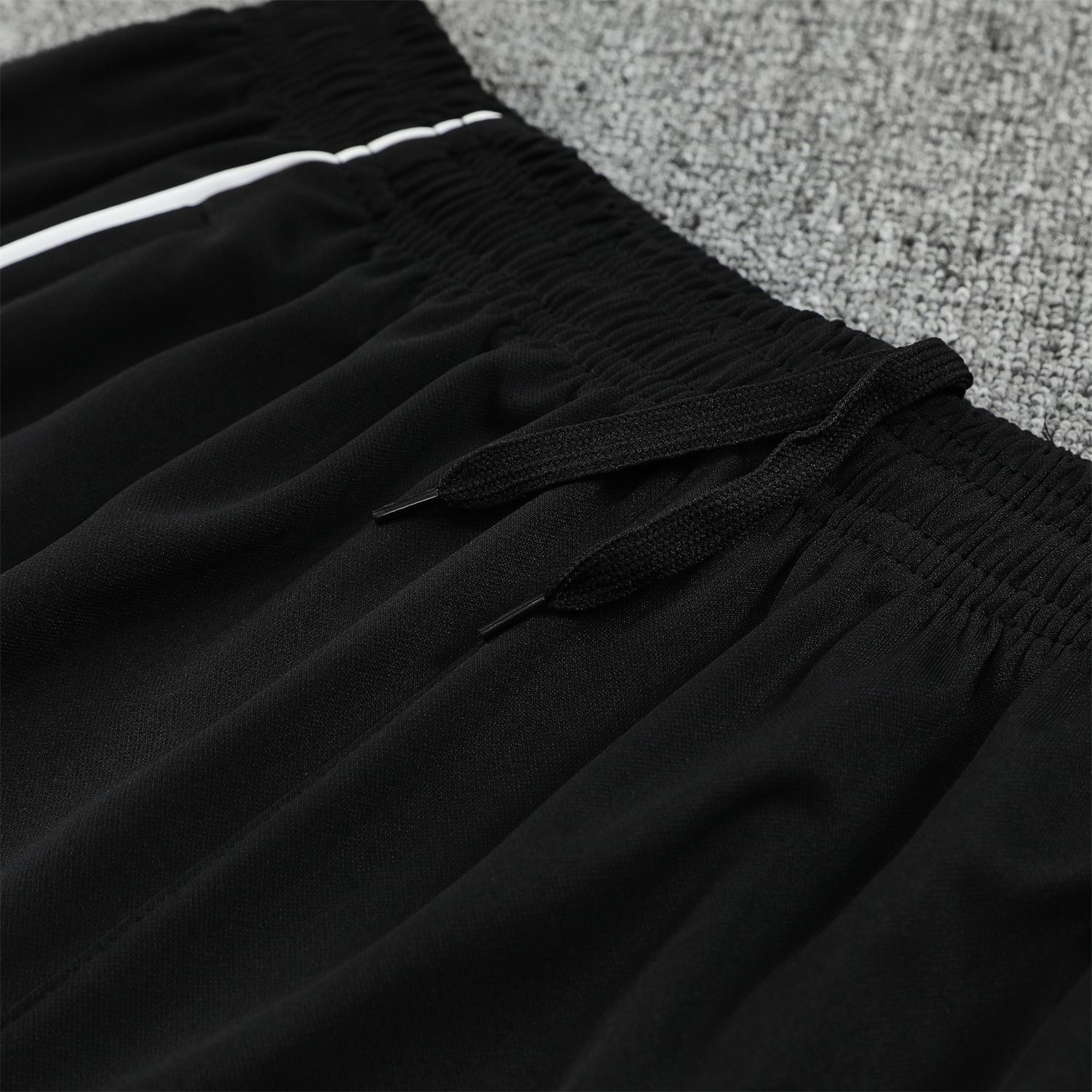 TKH-turbokithub-Real Madrid 25-26 Vest Training Set - Grey And White Vest & Black Shorts