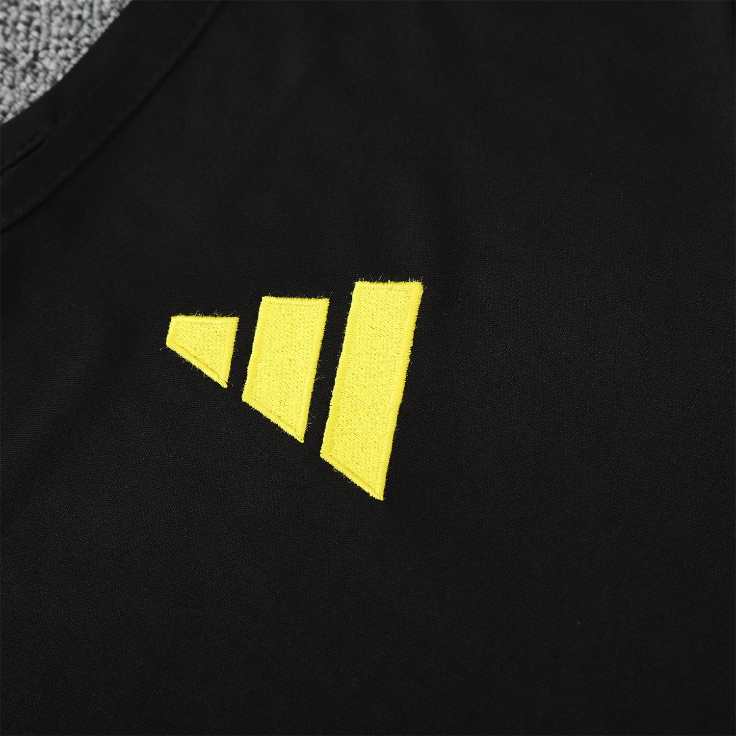 TKH-turbokithub-Manchester United 25-26 Vest Training Set - Black And Light Grey Vest & Black Shorts