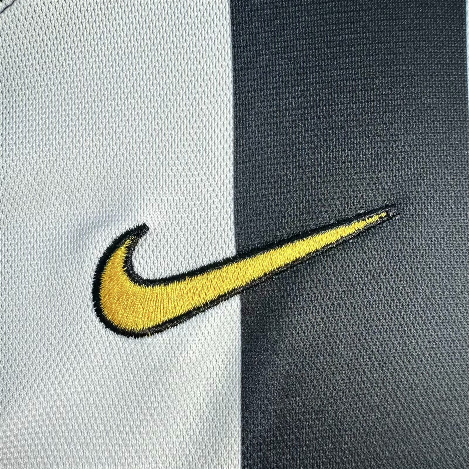 TKH-turbokithub-Retro Juventus 2005-06 Home Jersey