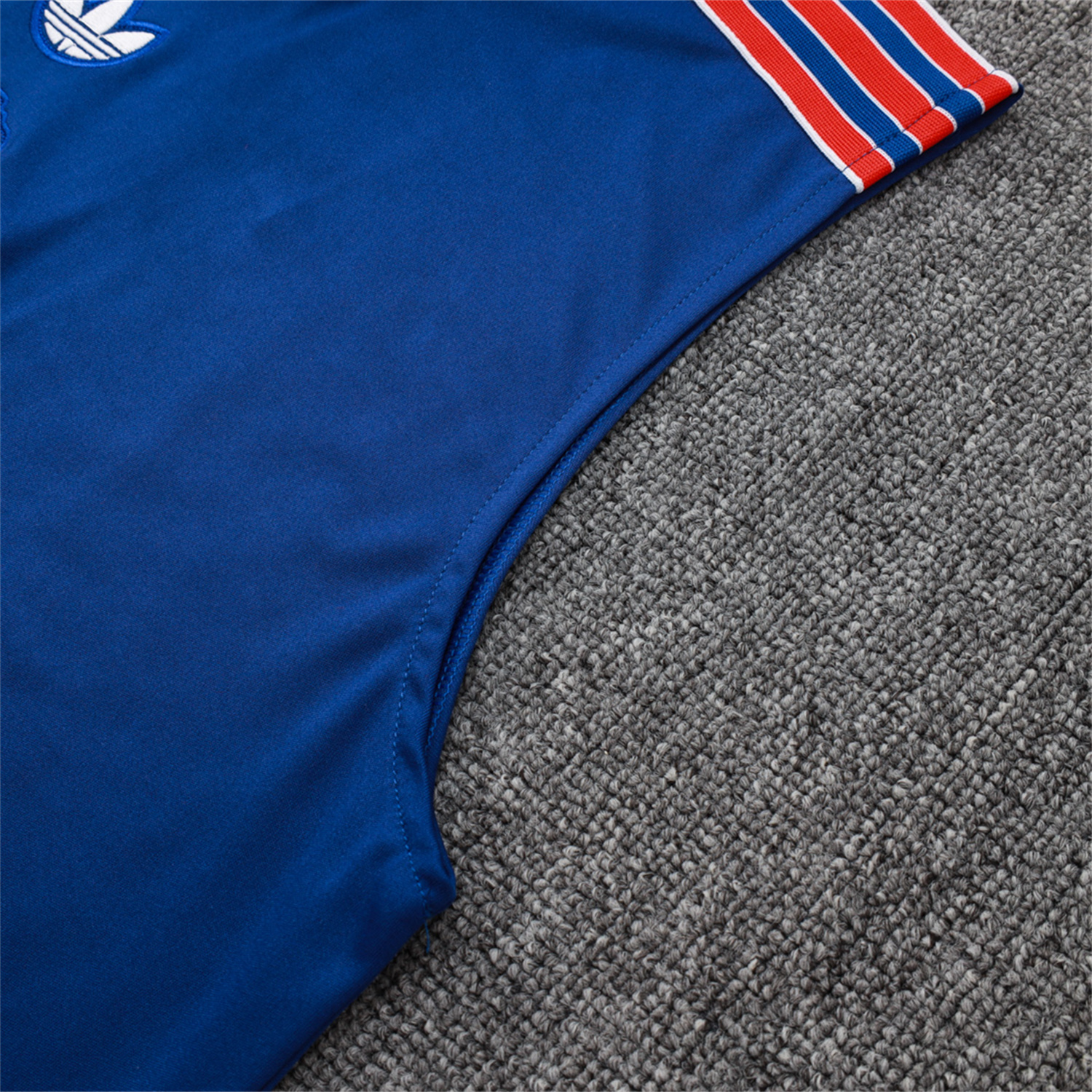 TKH-turbokithub-Arsenal 25-26 Throwback Trefoil Vest Training Set - Royal Blue Vest and Shorts