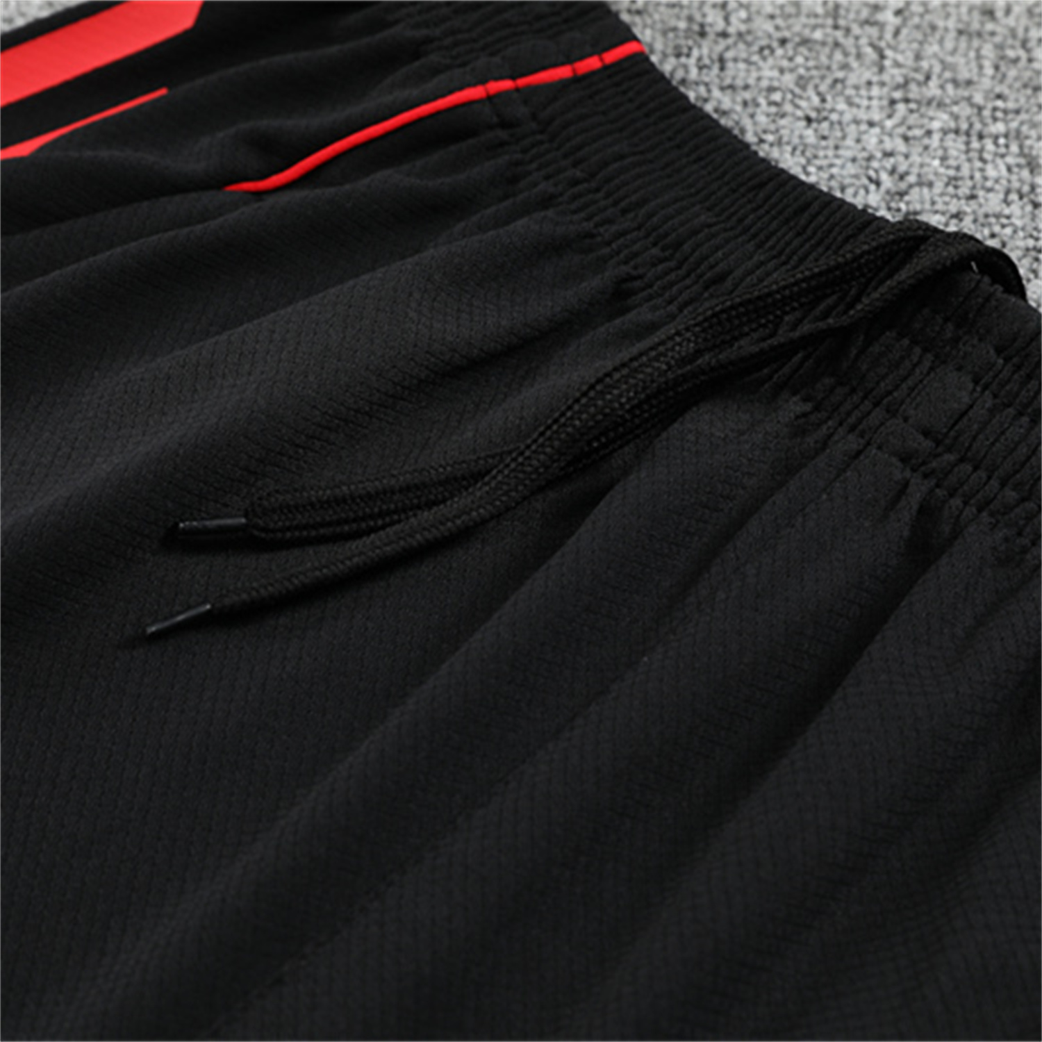 TKH-turbokithub-Liver.pool 25-26 Short-Sleeve Training Set Off White Top & Black Shorts