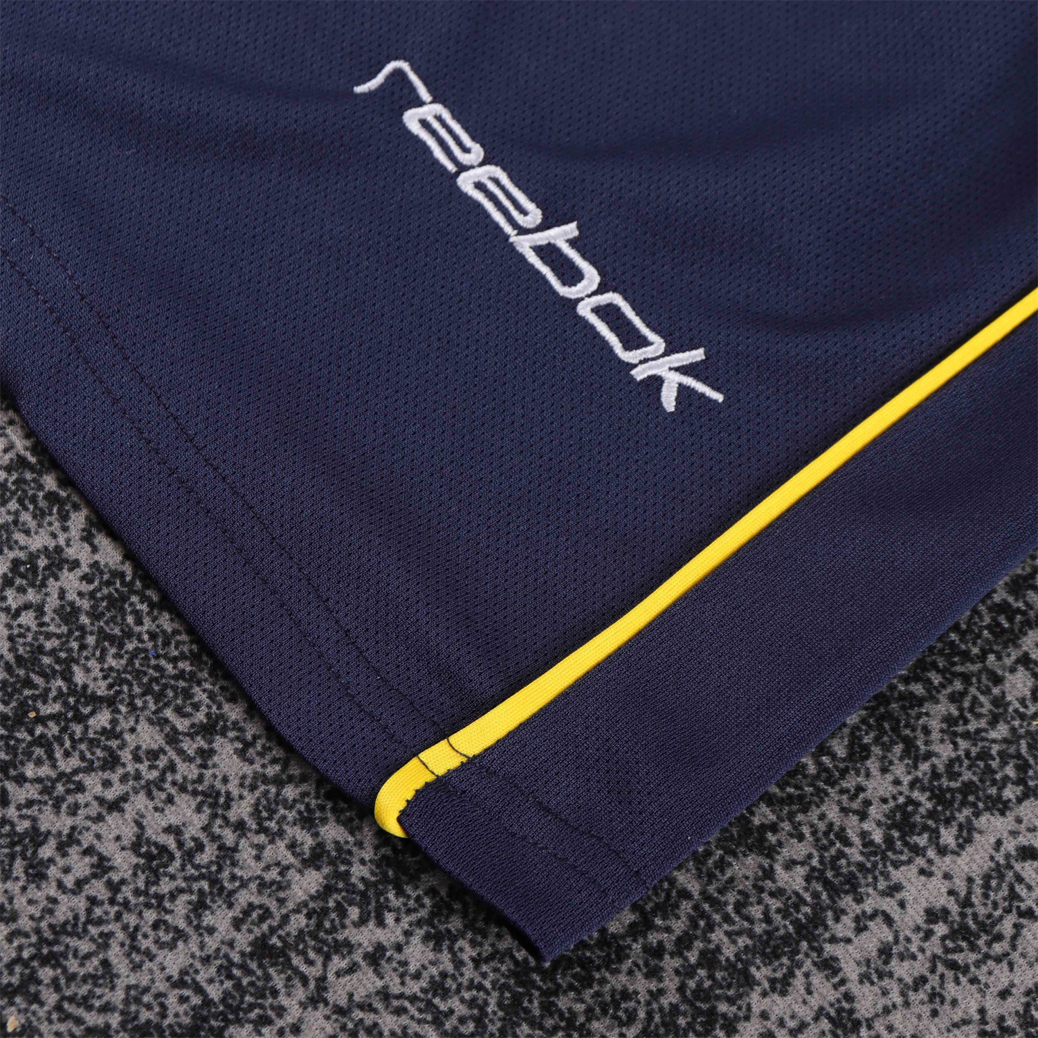 TKH-turbokithub-Retro Liver.pool 2001-02 Away Kids Kit